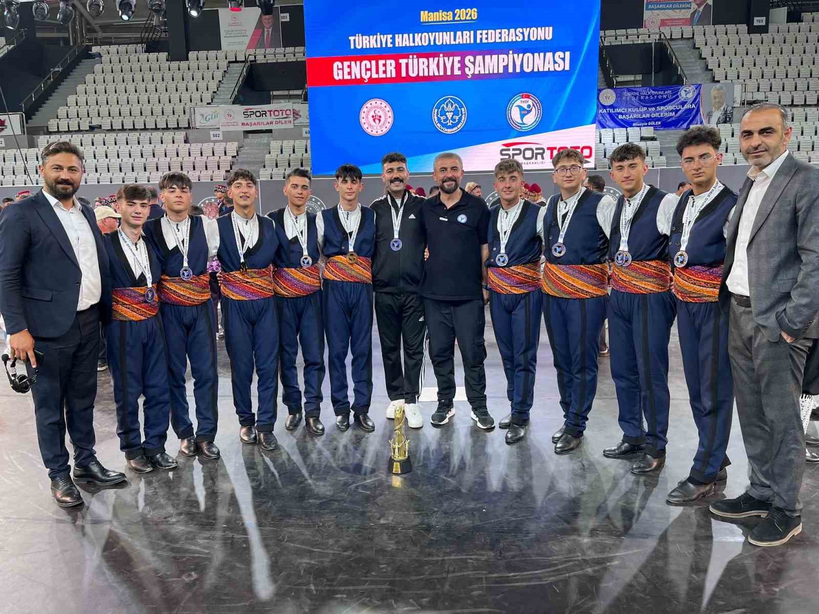 Sivas Halk Oyunları ekibi Türkiye şampiyonu oldu