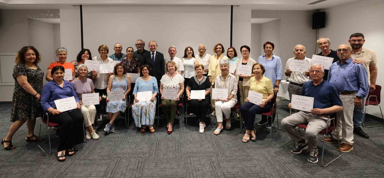 Dijital Yetkinler Kursunu tamamlayan emektarlar sertifikalarına kavuştu