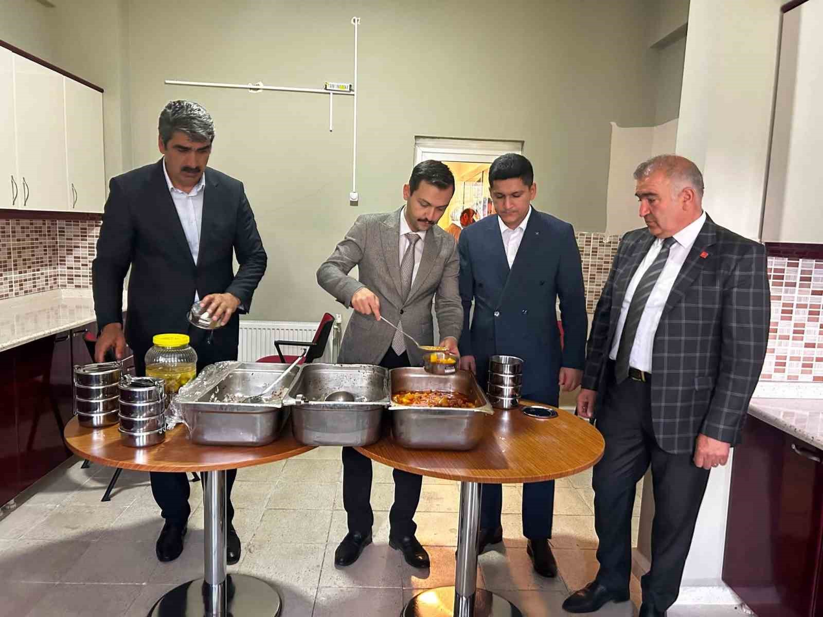 Aşkale’de aşevi hizmete açıldı: Günde 70 aileye sıcak yemek ulaştırılacak