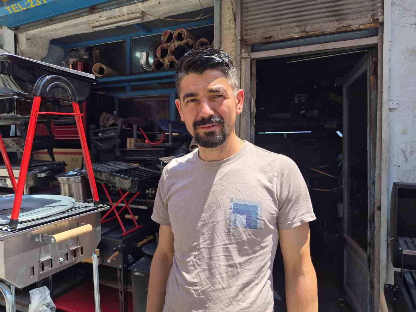 30 yıldır soba, mangal ve barbekü üretimi yapıyor