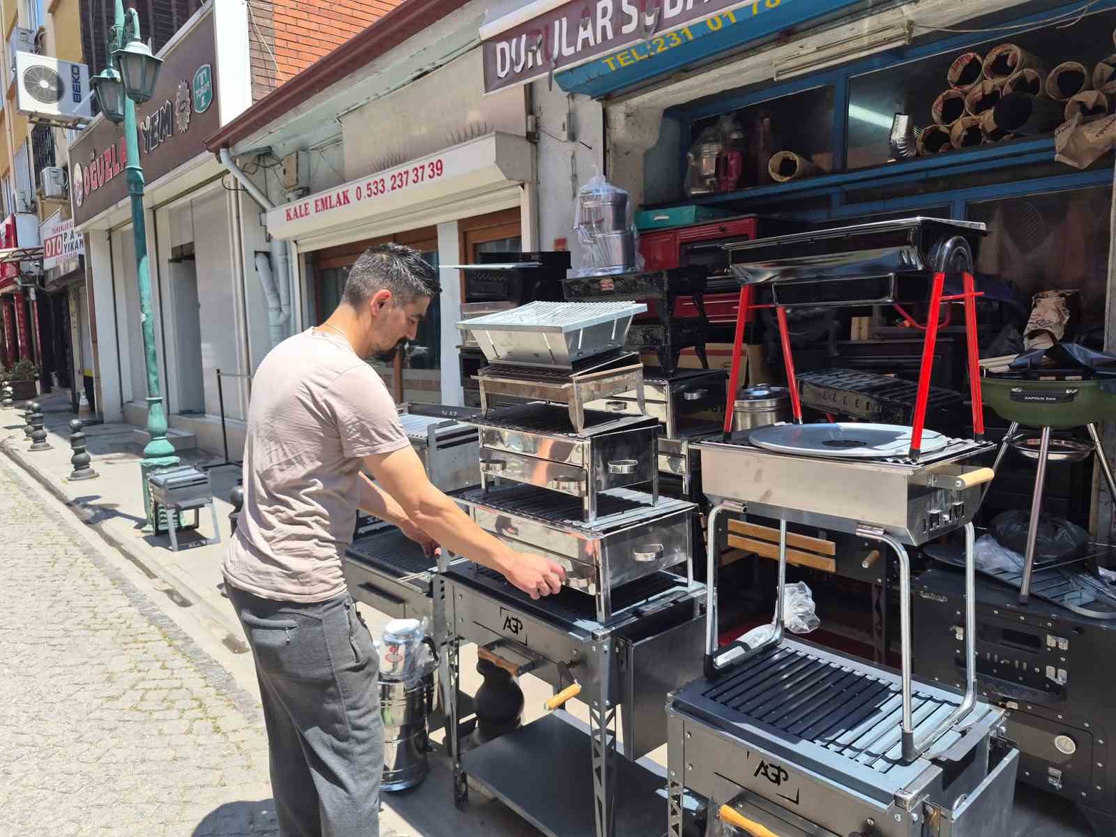 30 yıldır soba, mangal ve barbekü üretimi yapıyor