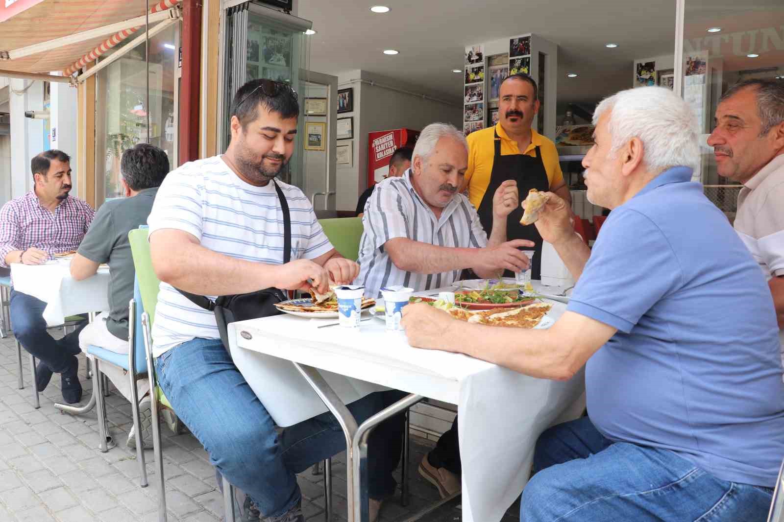 Ucuza lahmacun sattığı için şikayet edilen esnaf: "Yüzde 15 karla satıyorum"