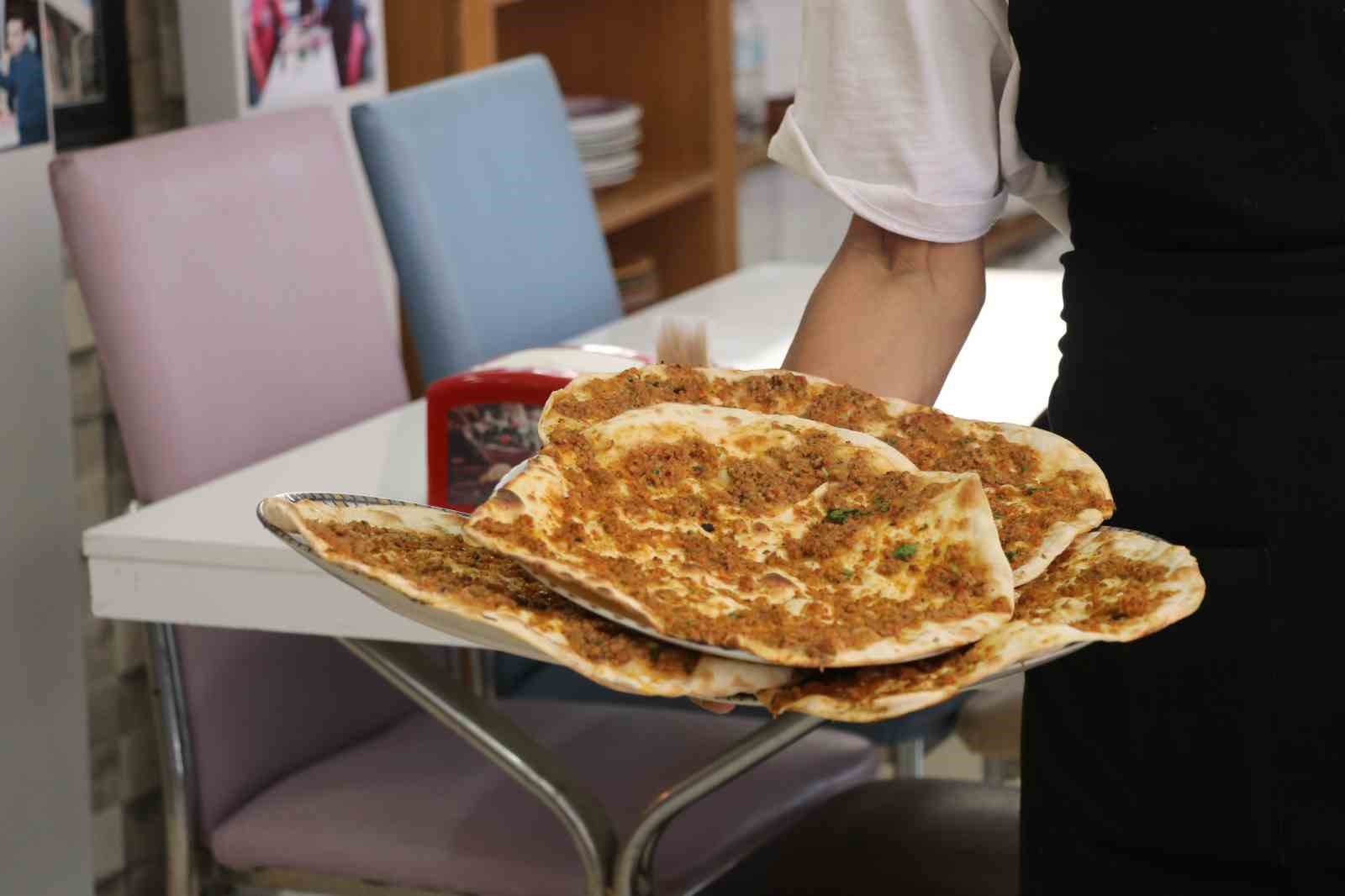 Ucuza lahmacun sattığı için şikayet edilen esnaf: "Yüzde 15 karla satıyorum"