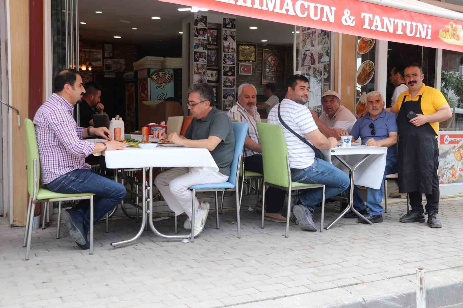 Ucuza lahmacun sattığı için şikayet edilen esnaf: "Yüzde 15 karla satıyorum"