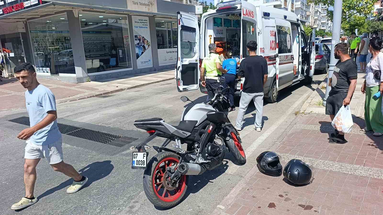 Aynı kavşakta bir saat arayla iki ayrı motosiklet kazası: 2 yaralı