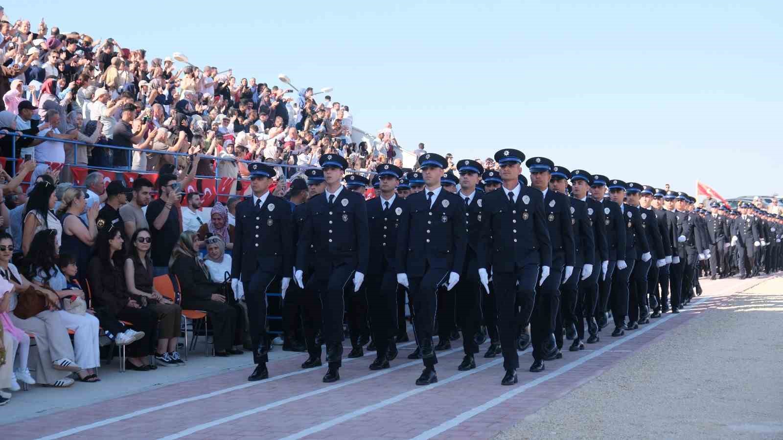 Karaman POMEM’de 409 polis adayı mezun oldu
