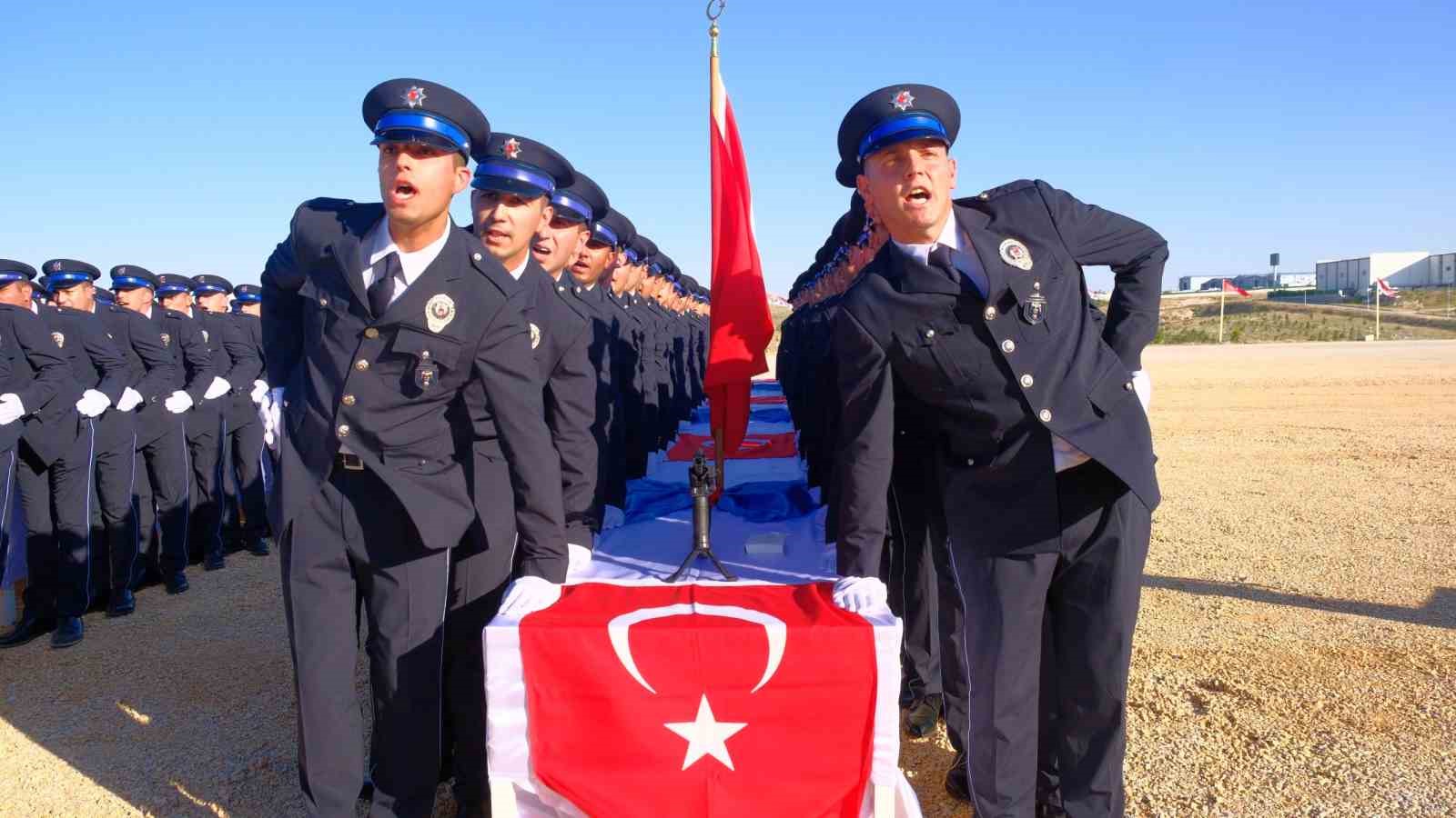 Karaman POMEM’de 409 polis adayı mezun oldu