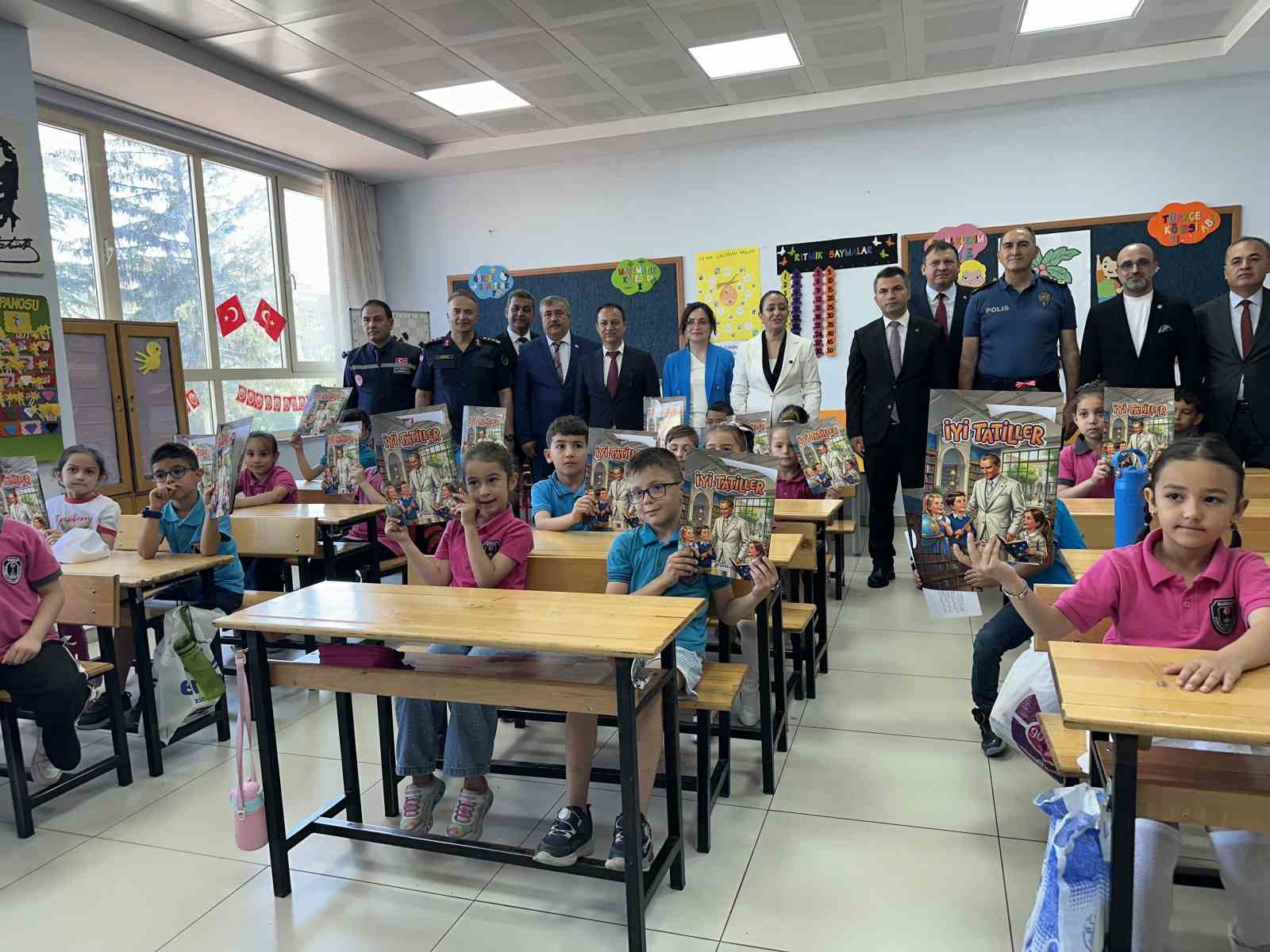 Burdur’da 42 bin 82 öğrenci karne alarak yaz tatiline başladı