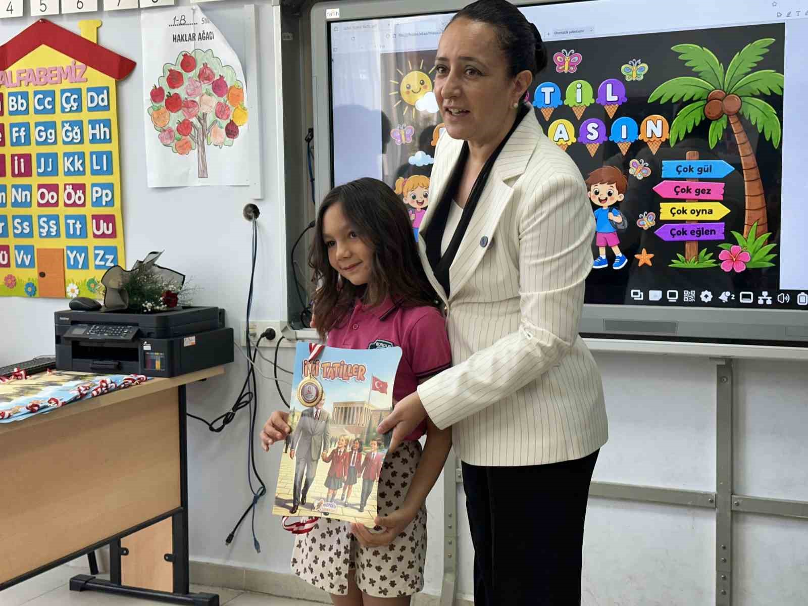 Burdur’da 42 bin 82 öğrenci karne alarak yaz tatiline başladı