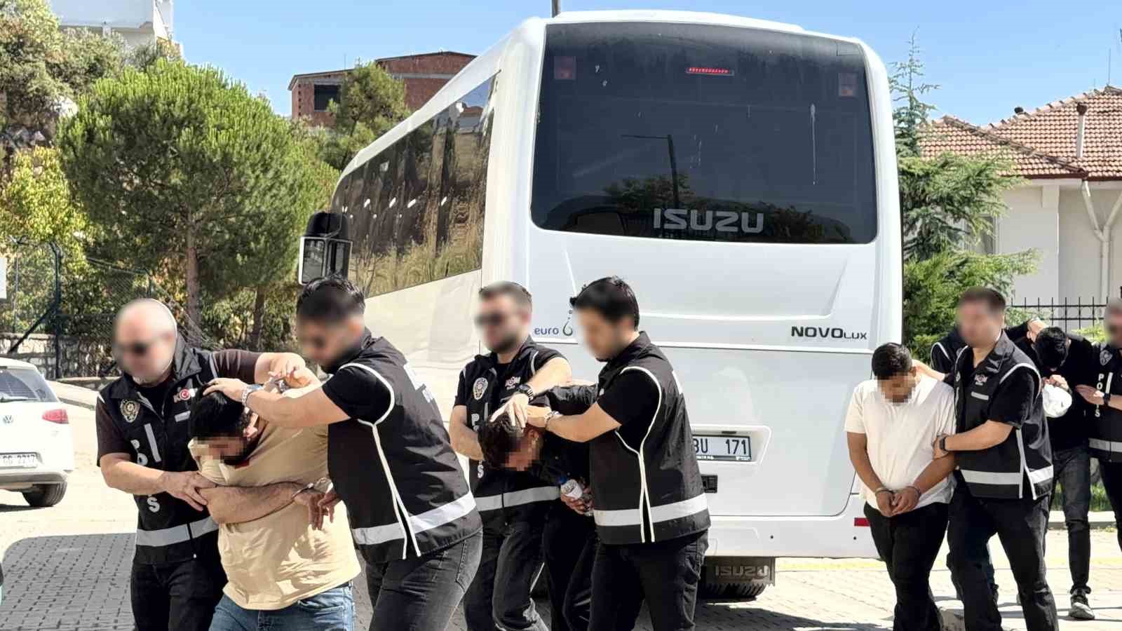 Daltonlar’a Orhangazi’de şafak baskını : 9 gözaltı