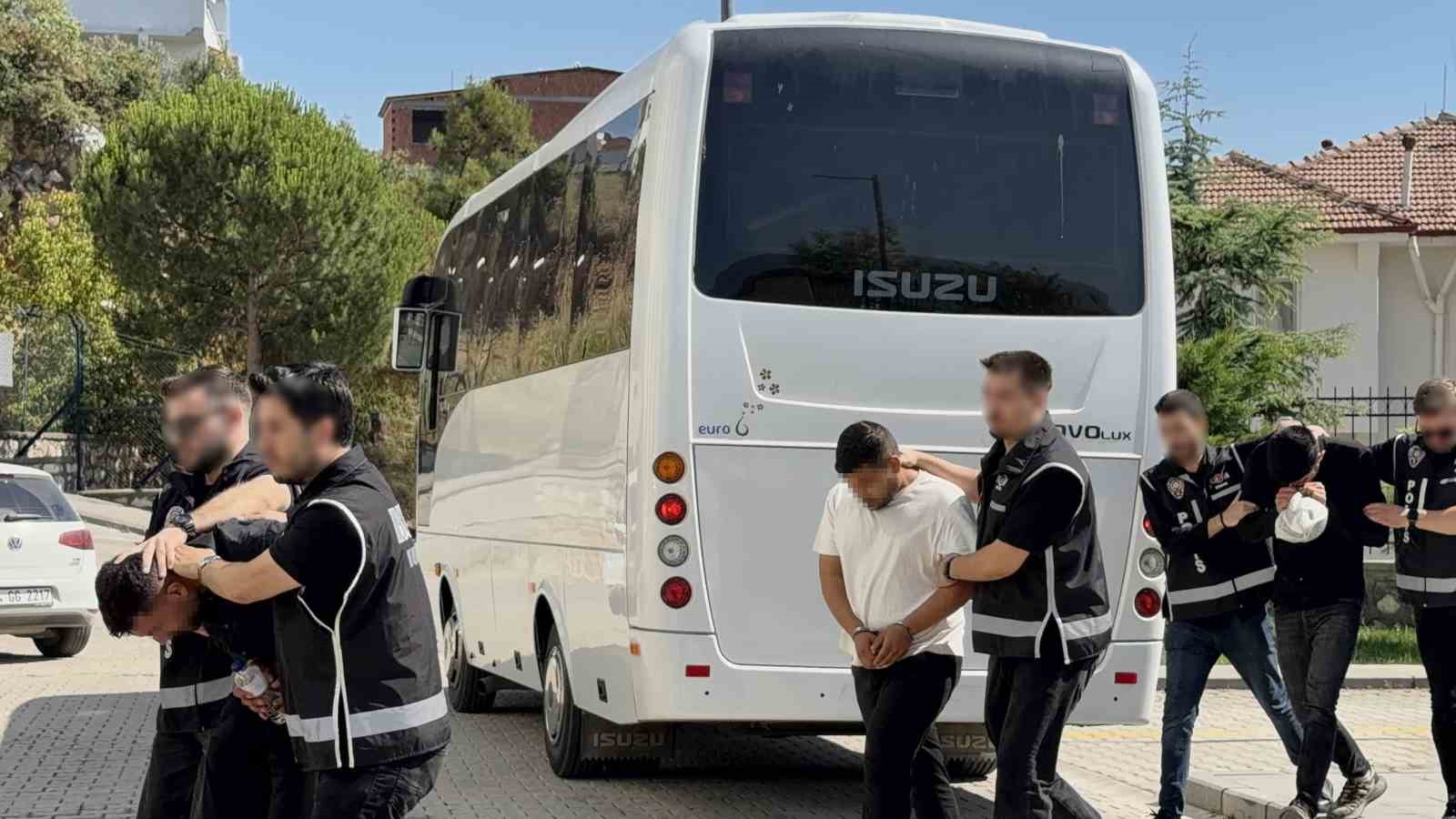Daltonlar’a Orhangazi’de şafak baskını : 9 gözaltı