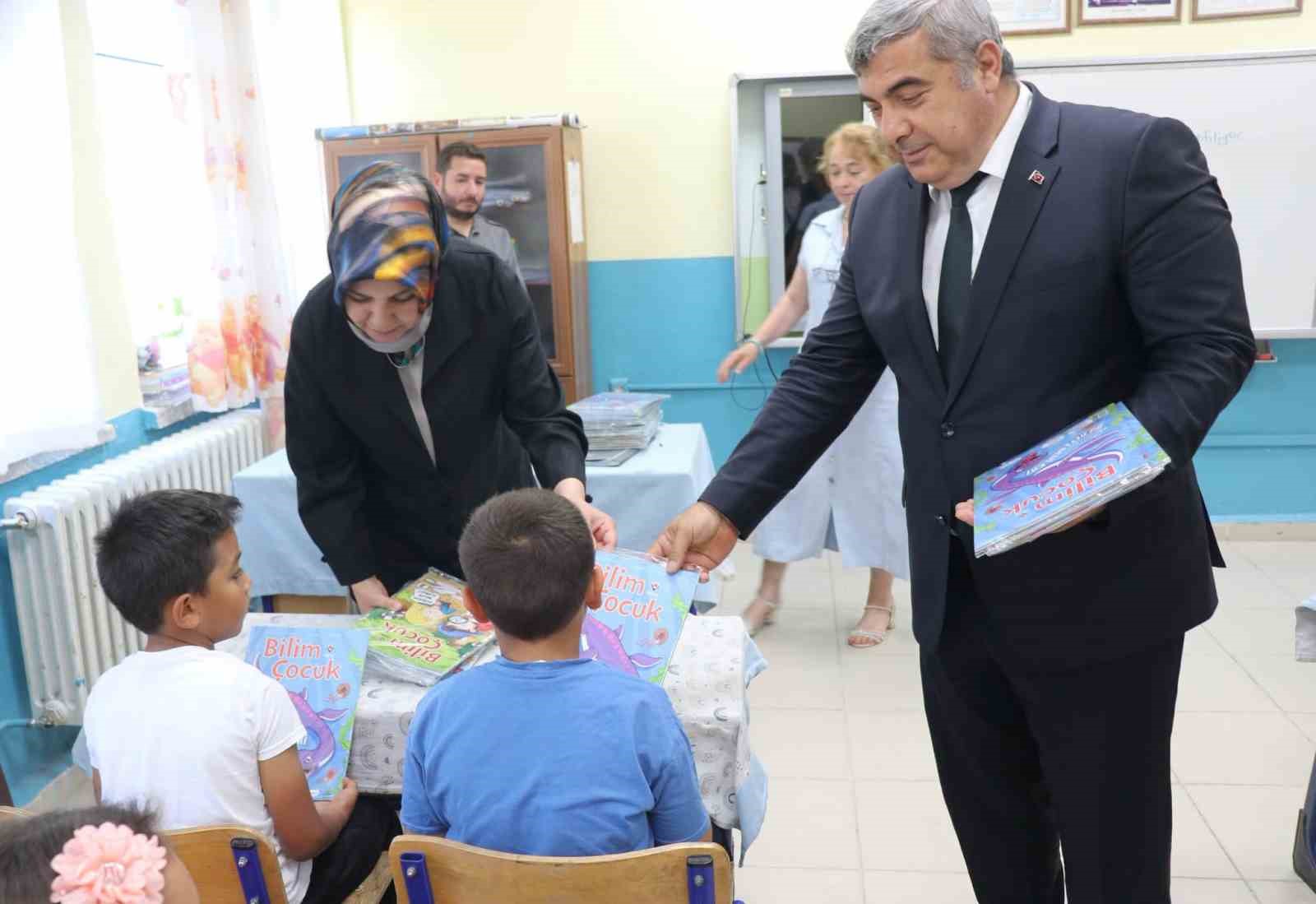 Aldıkları hediyeler ile yaz tatilini daha verimli geçirecekler