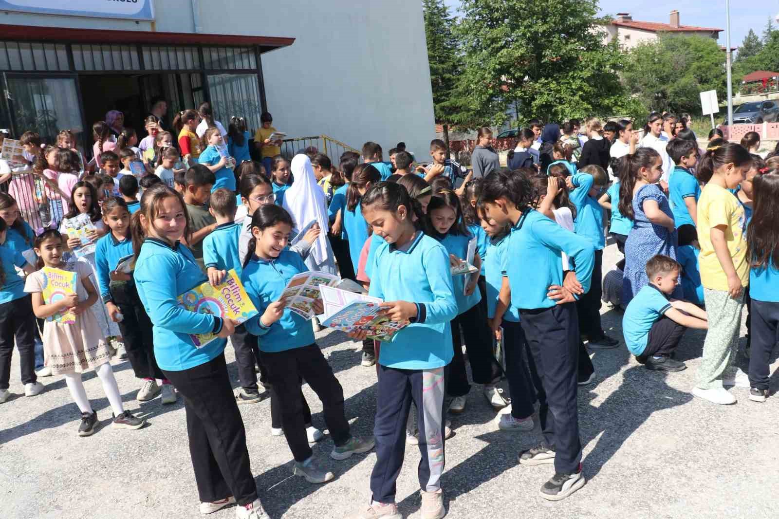 Aldıkları hediyeler ile yaz tatilini daha verimli geçirecekler