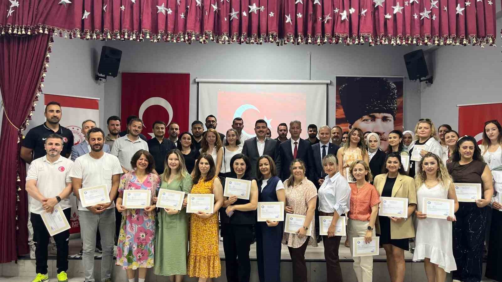 Türkeli’de 42 öğretmene başarı belgesi