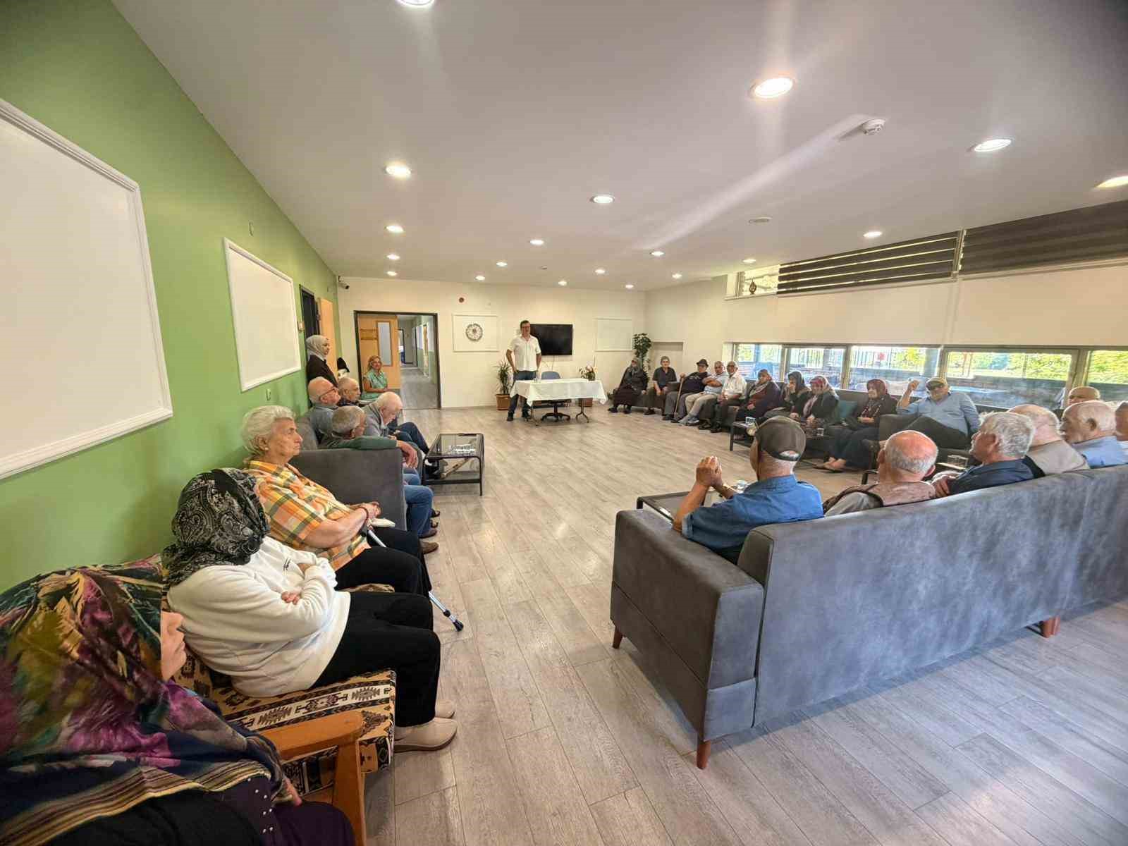 Yaşlılar için güvenli ve sağlıklı yaşam alanları ele alındı