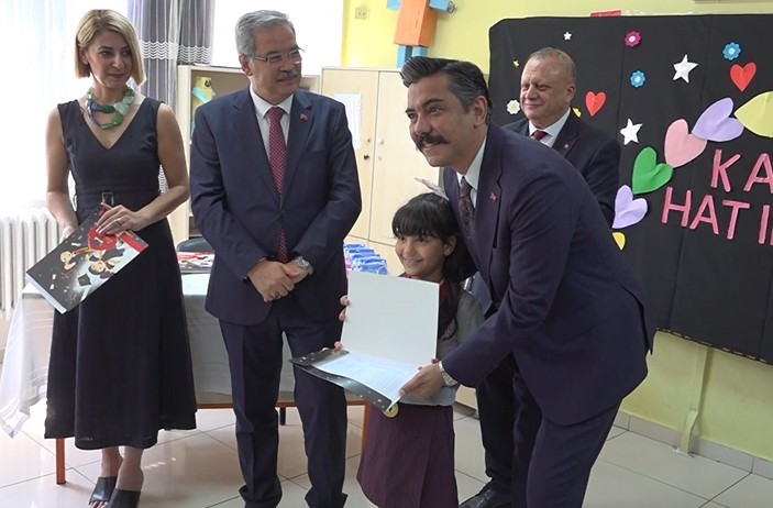 Gaziantep’te 680 bini aşkın öğrenci karne heyecanı yaşadı