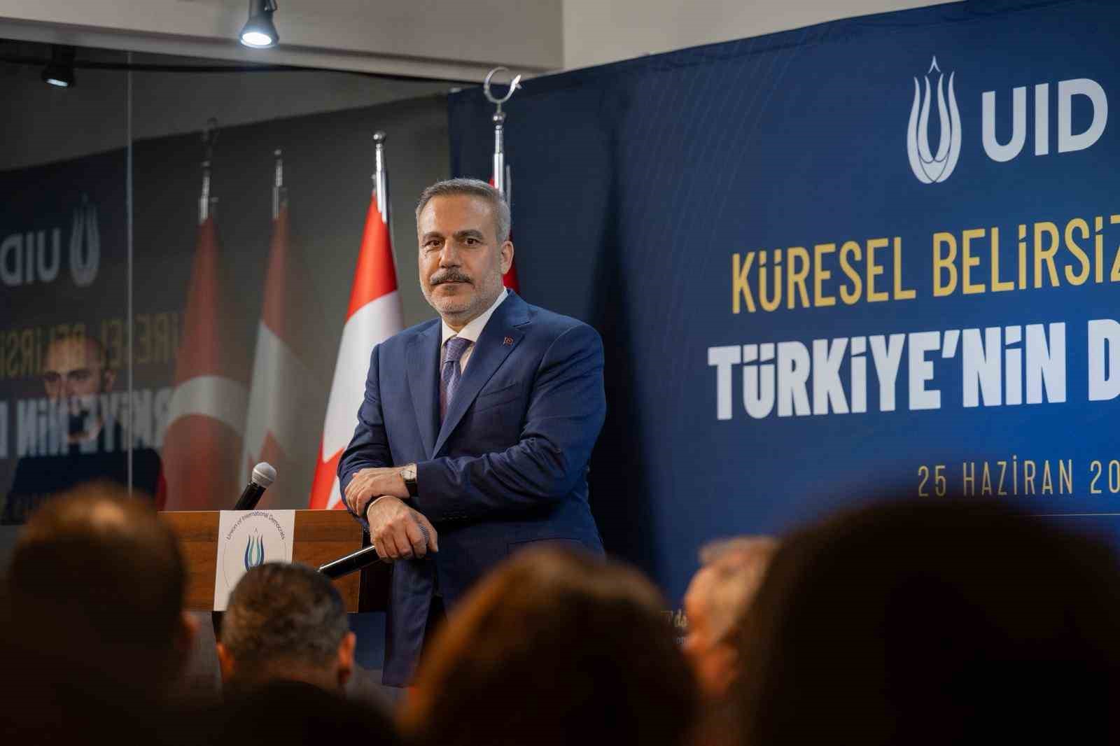 Bakan Fidan, Kanada’da Türk iş adamlarıyla bir araya geldi