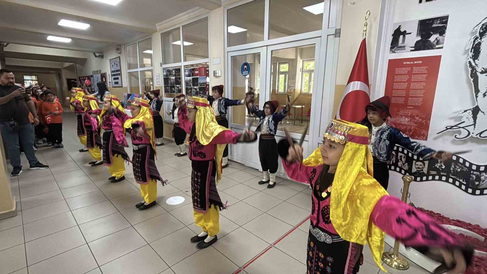 Bolu’da 49 bin 169 öğrenci karne sevinci yaşadı
