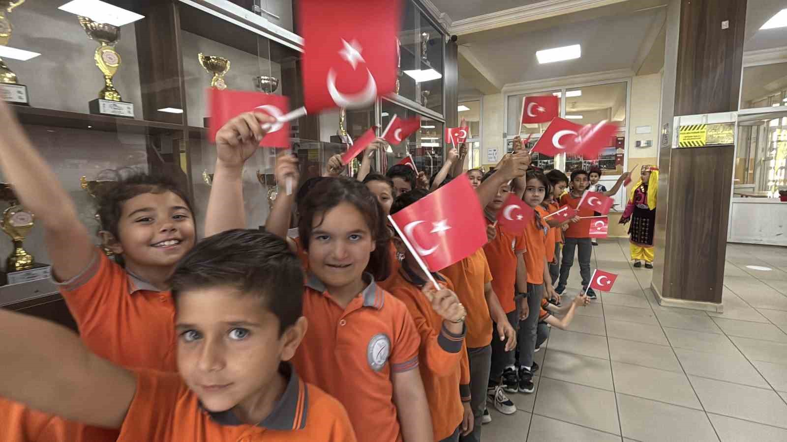 Bolu’da 49 bin 169 öğrenci karne sevinci yaşadı