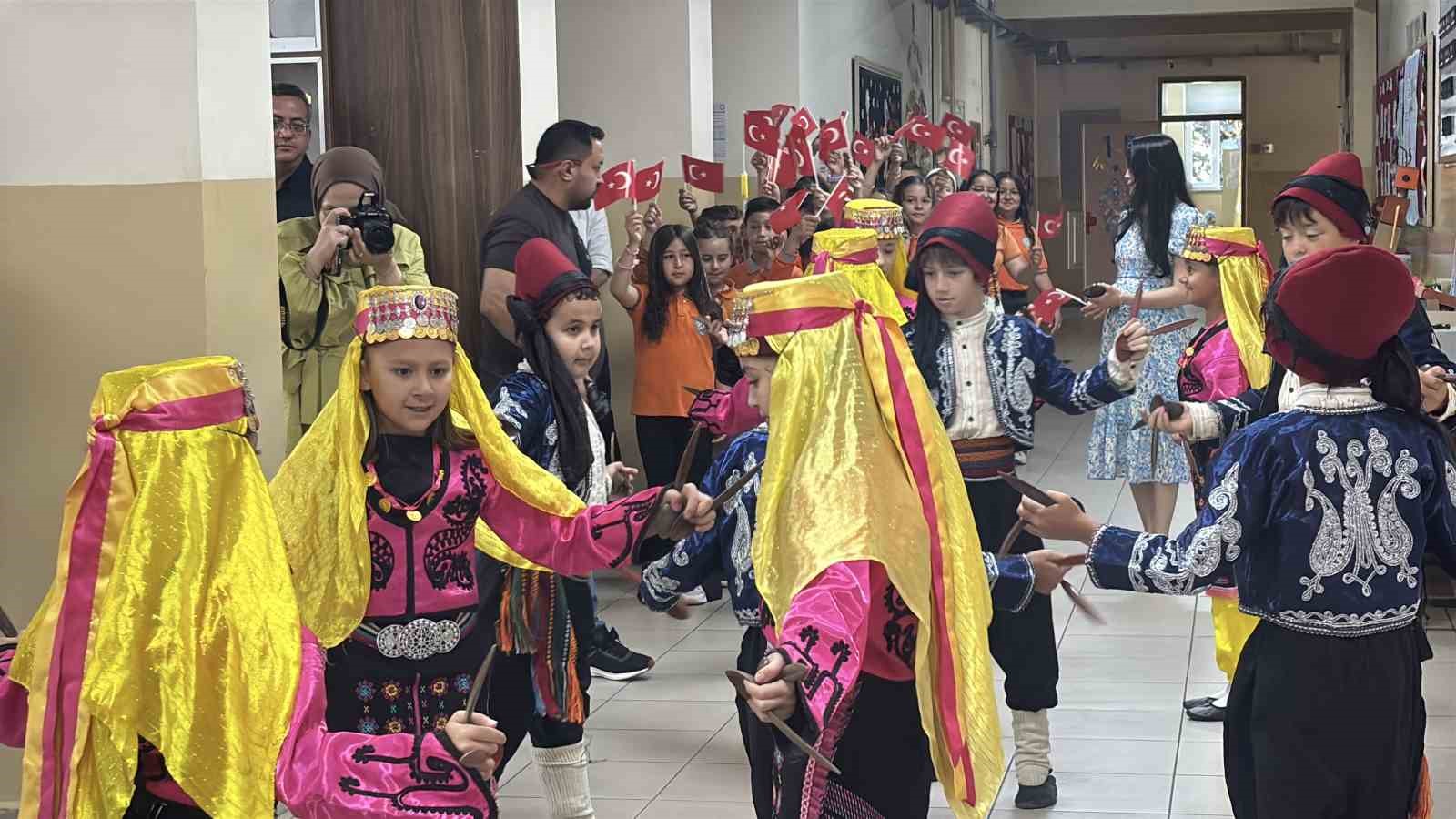 Bolu’da 49 bin 169 öğrenci karne sevinci yaşadı