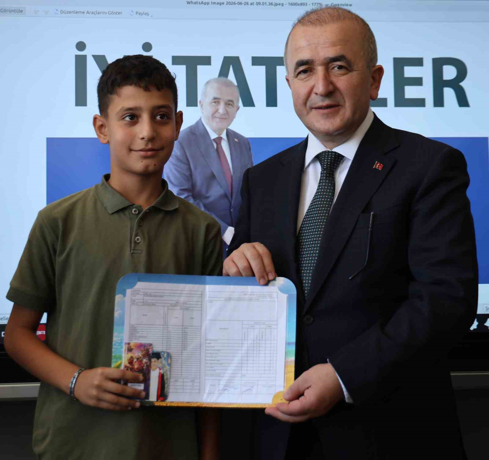 Elazığ’da 119 bin öğrenci karne heyecanı yaşadı