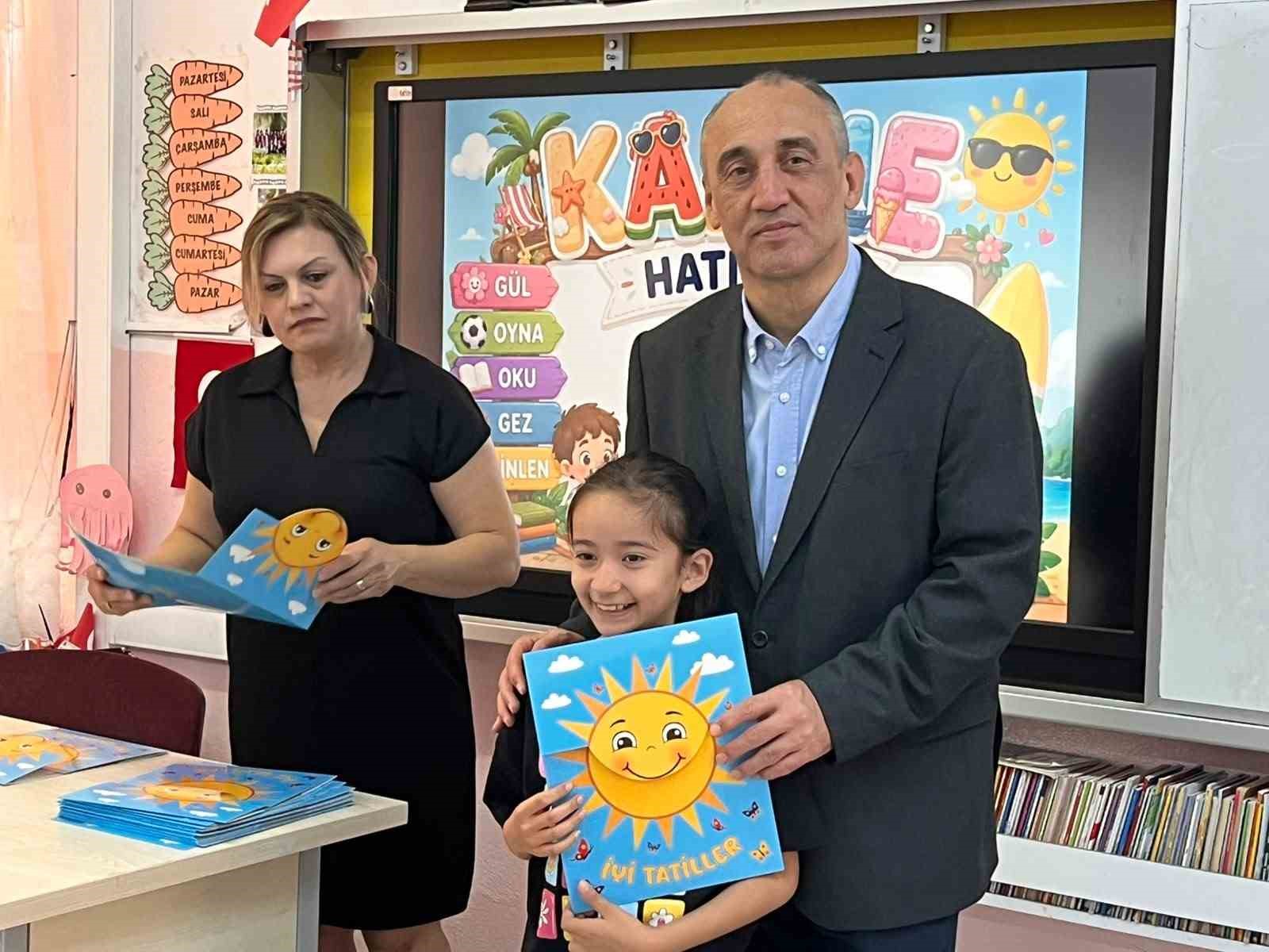 Yatağan’daki okullarda karne heyecanı yaşandı