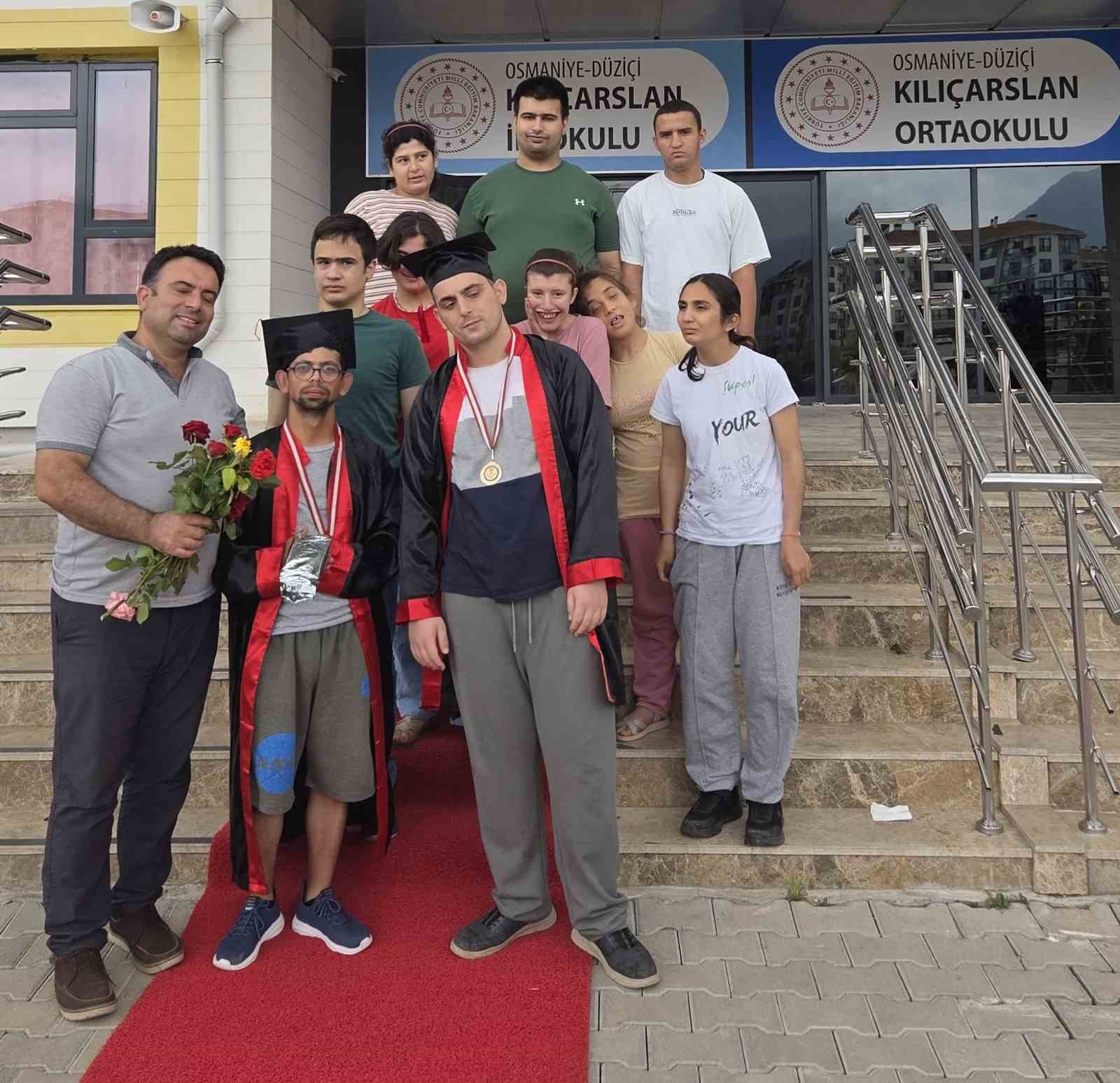 Osmaniye’de özel öğrencilerin mezuniyet sevinci