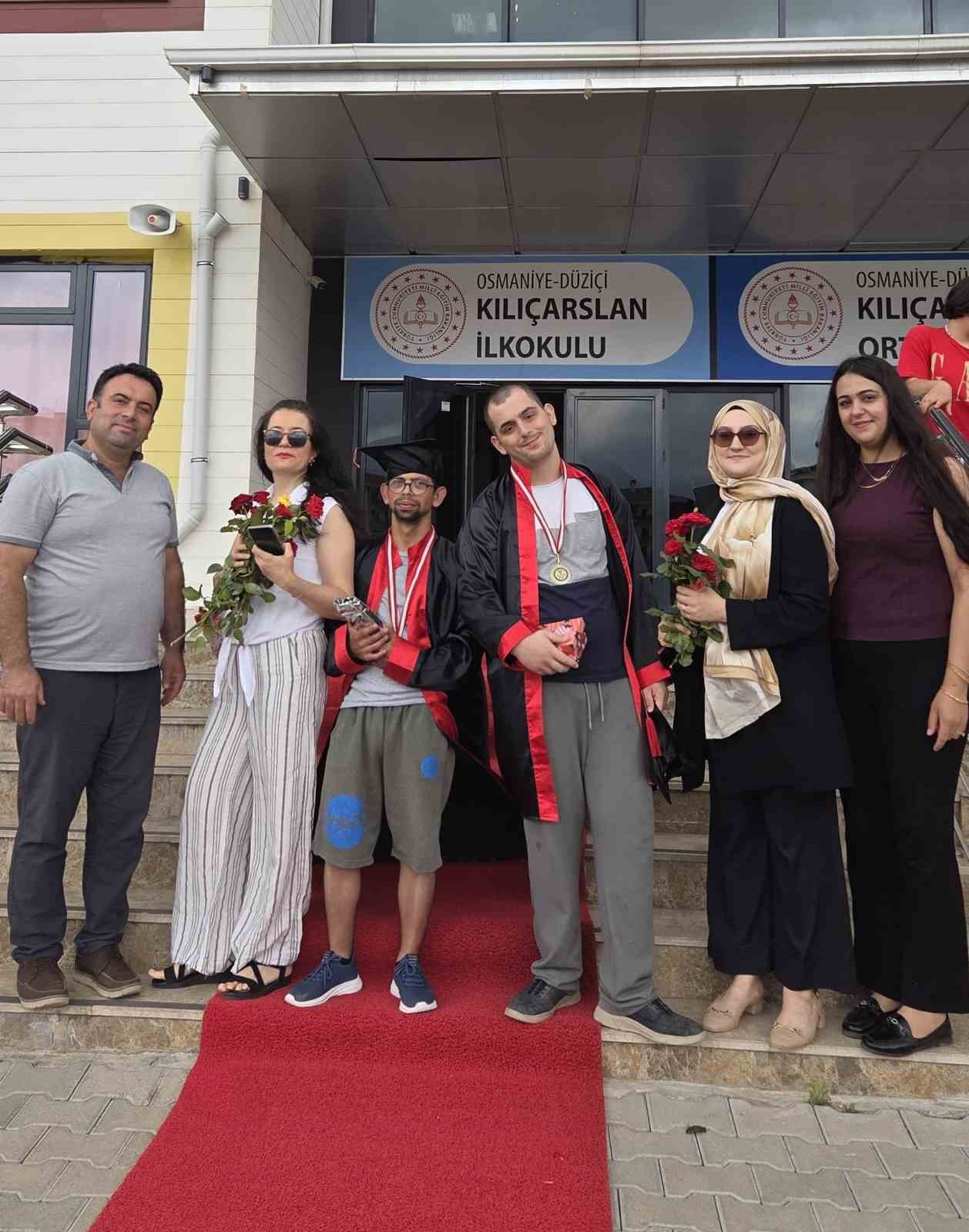 Osmaniye’de özel öğrencilerin mezuniyet sevinci