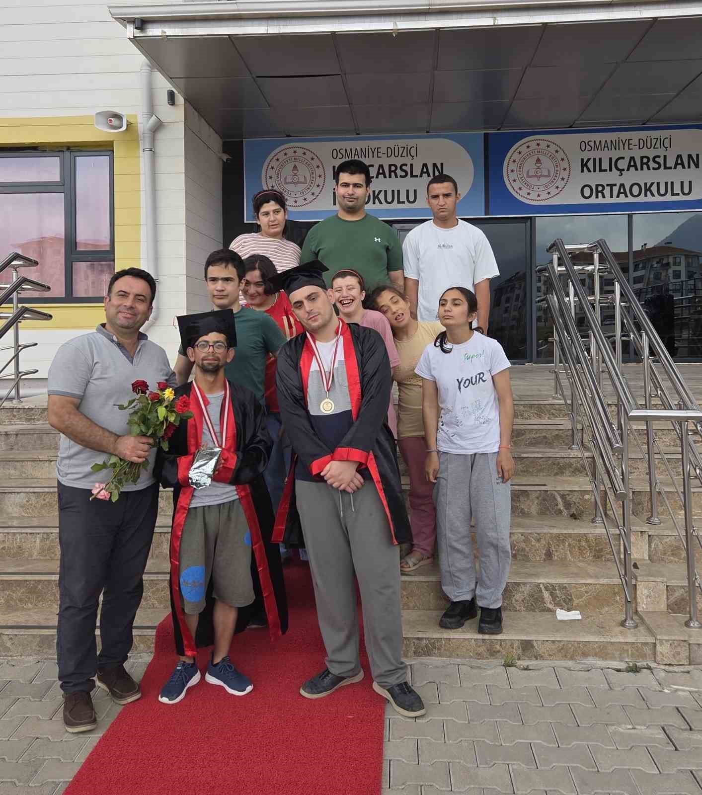 Osmaniye’de özel öğrencilerin mezuniyet sevinci
