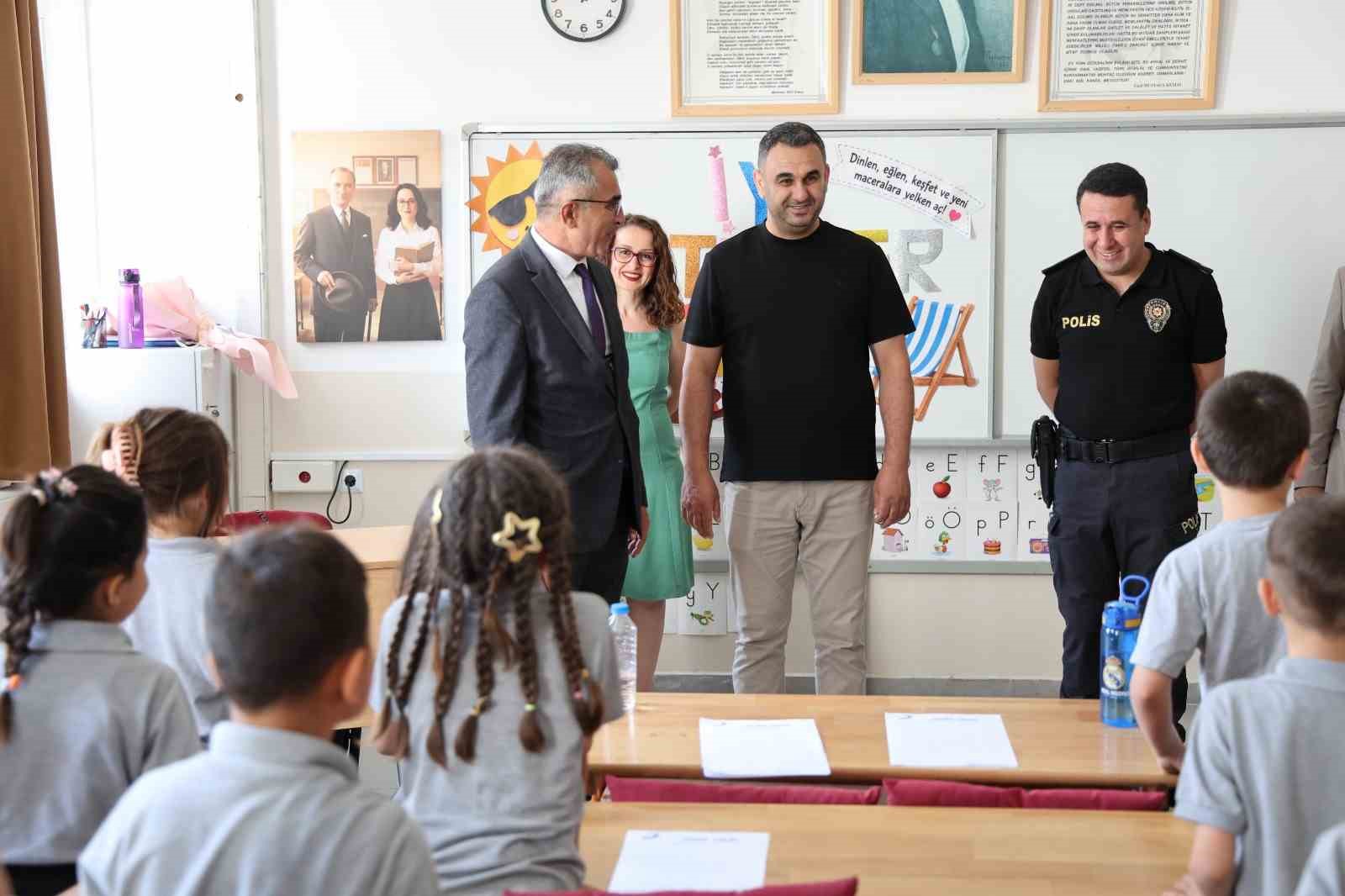 Söke’de 21 bin 537 öğrenci karne sevinci yaşadı