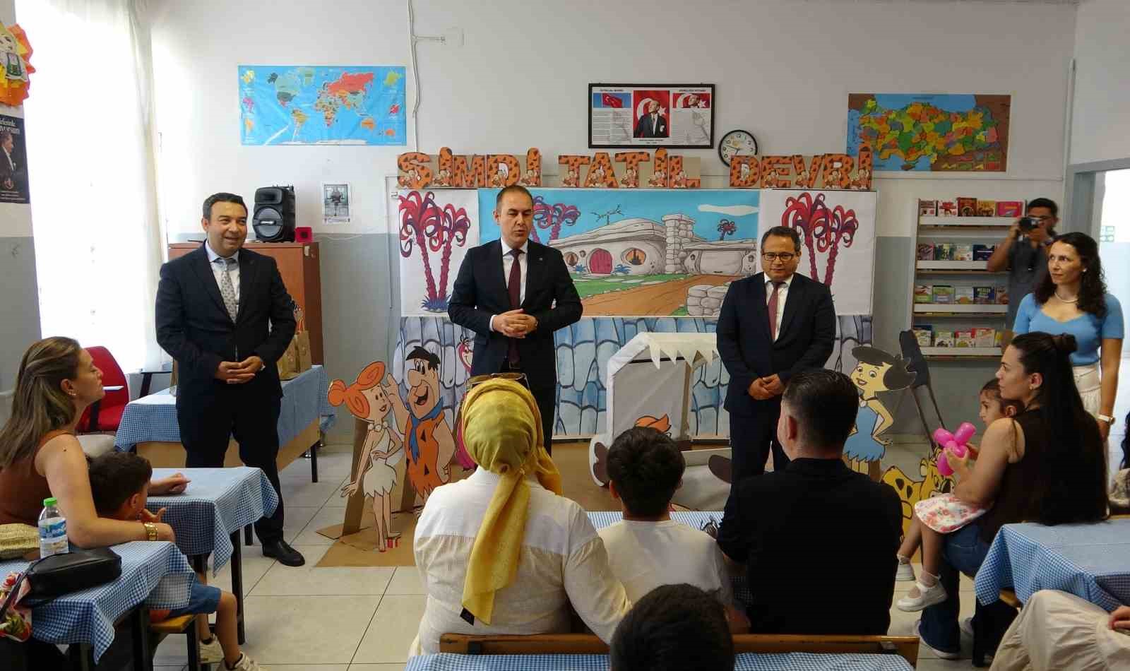 Mersin’de 349 bin 348 öğrenci karne heyecanı yaşadı