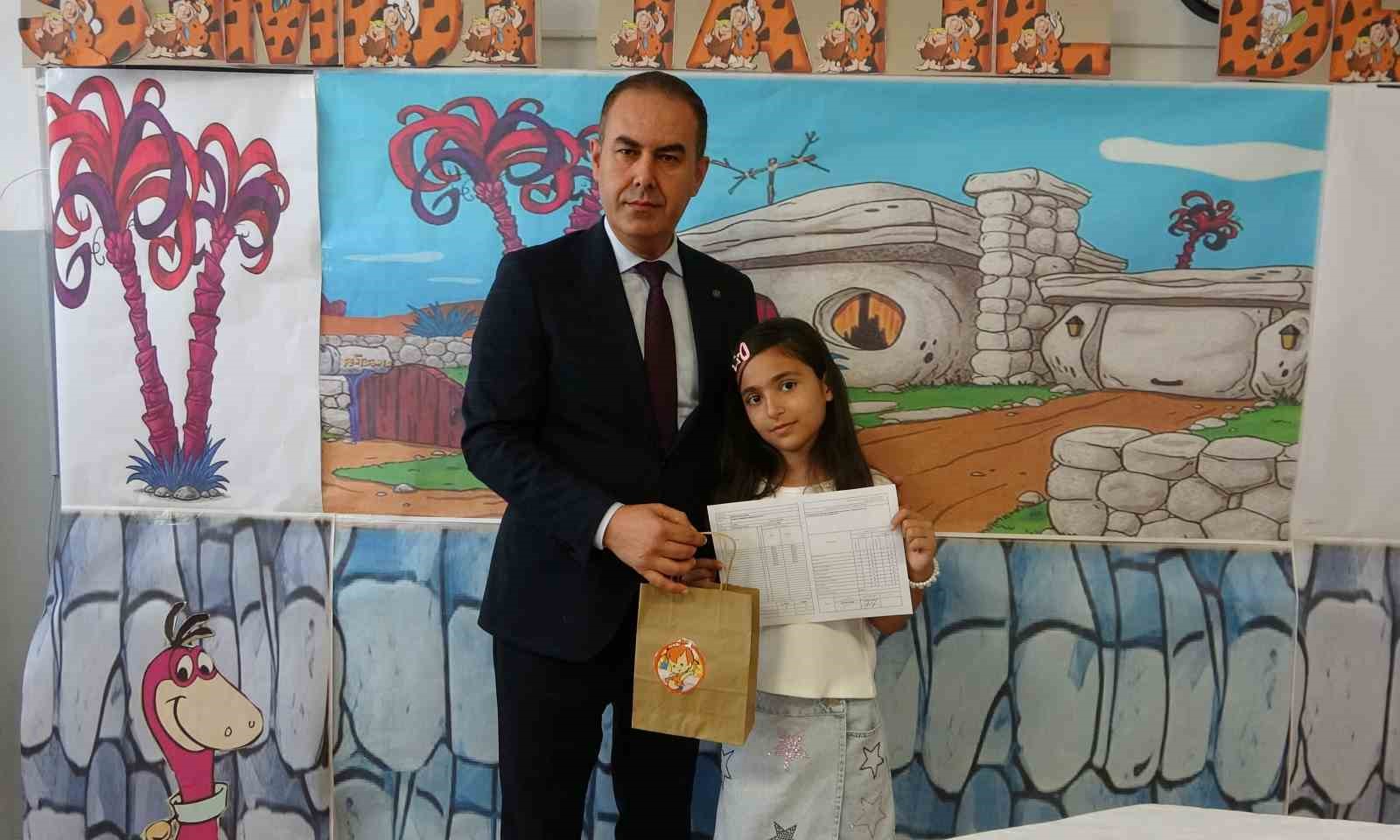 Mersin’de 349 bin 348 öğrenci karne heyecanı yaşadı
