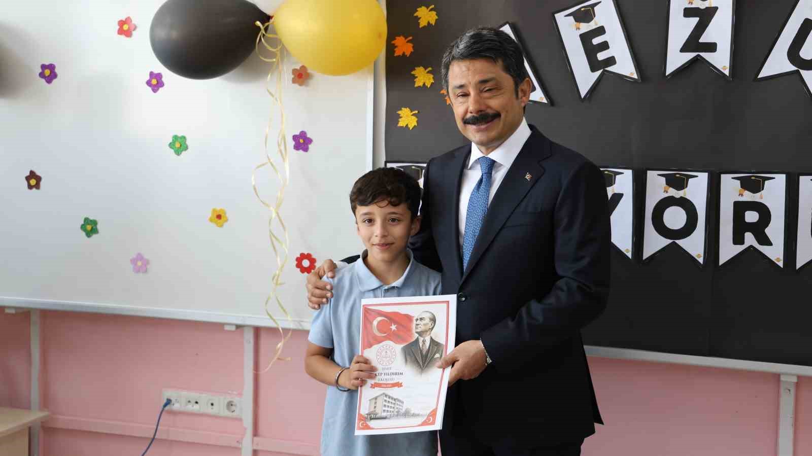 Kırşehir’de 40 bin 376 öğrenci karne heyecanı yaşadı