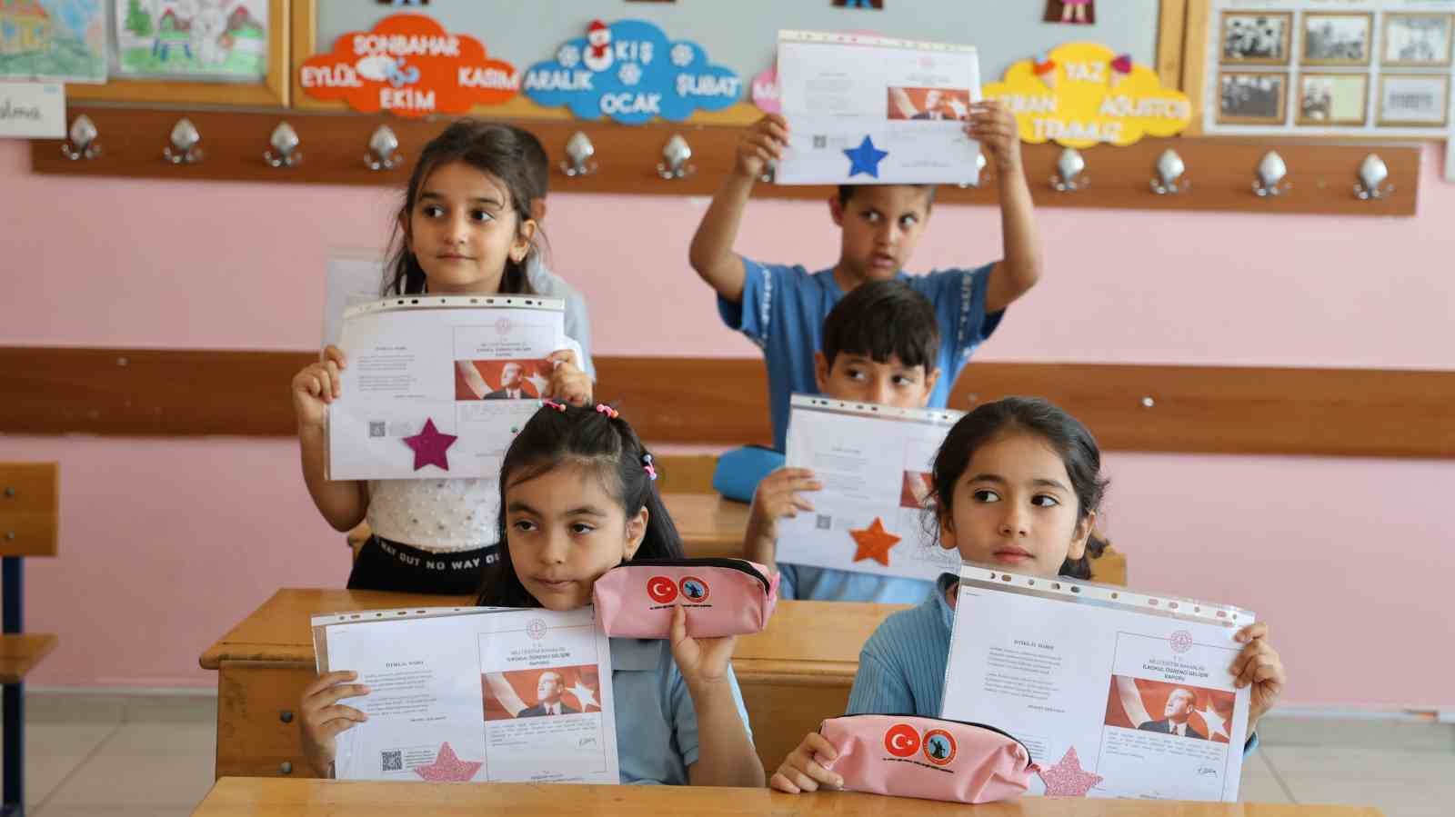 Kırşehir’de 40 bin 376 öğrenci karne heyecanı yaşadı