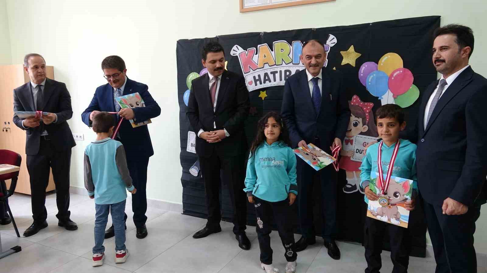 Van’da 275 bin 826 öğrenci karne heyecanı yaşadı