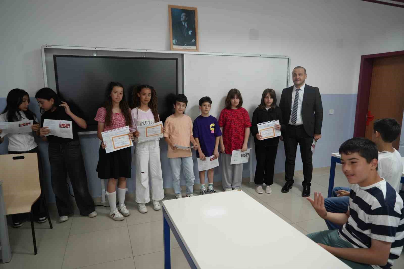 Samsun’da 13 ikiz öğrencinin karne heyecanı
