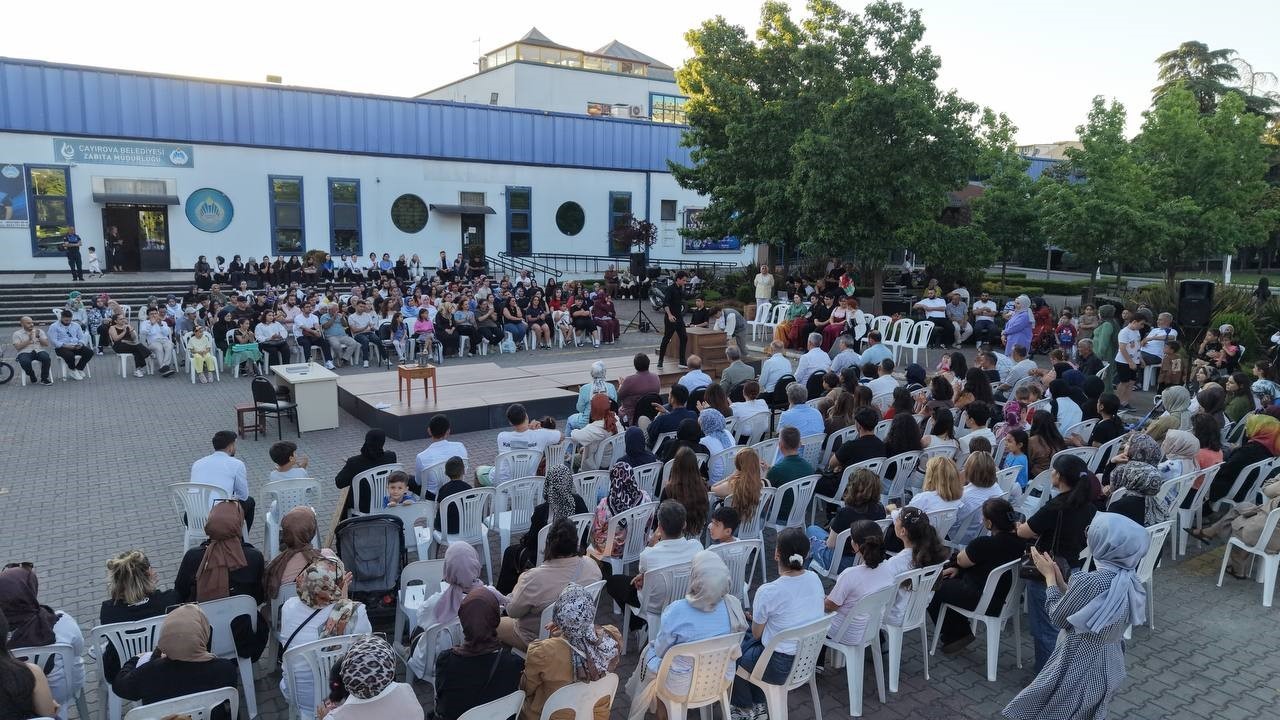 Açık havada tiyatro resitali sunup sertifikalarını aldılar