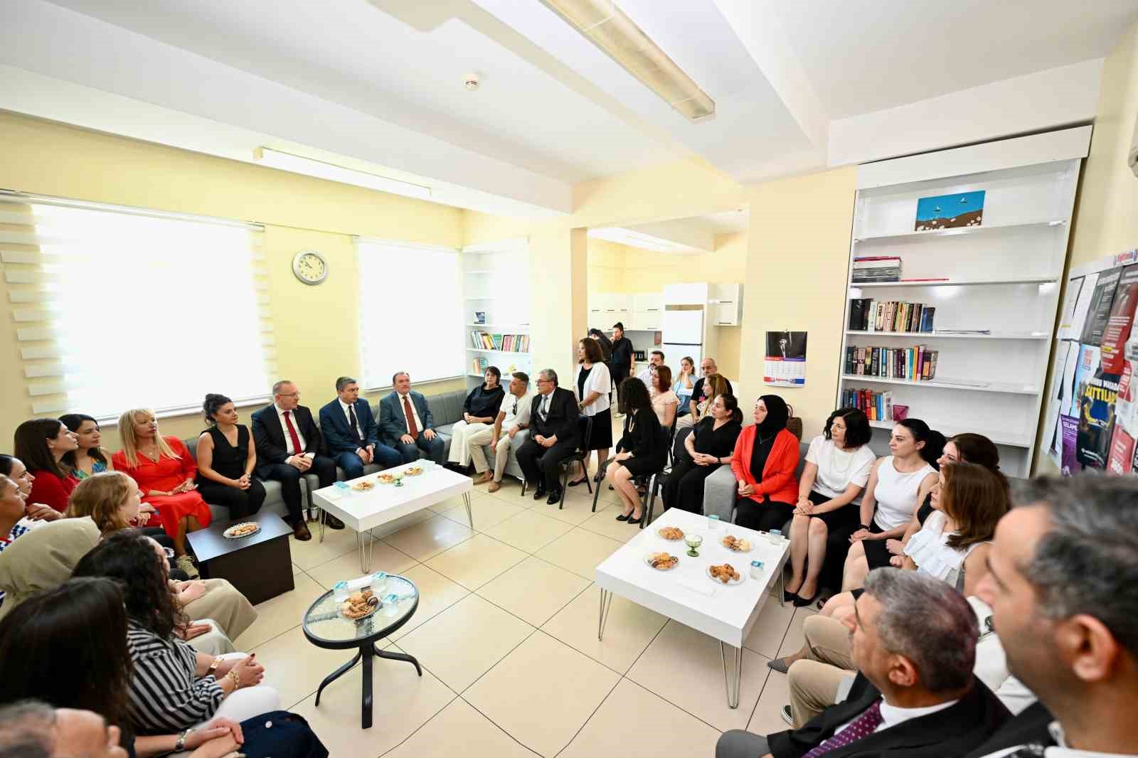 Antalya’da 484 bin 576 öğrenci karne heyecanı yaşadı