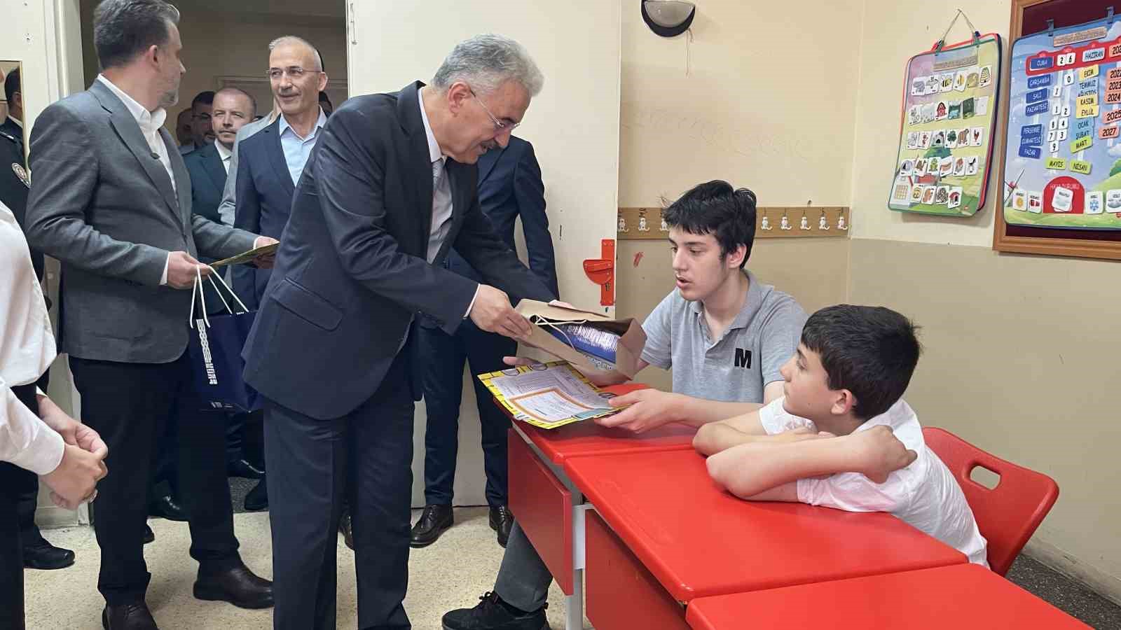 Bursa’da 620 bin 931 öğrenci tatile ’merhaba’ dedi