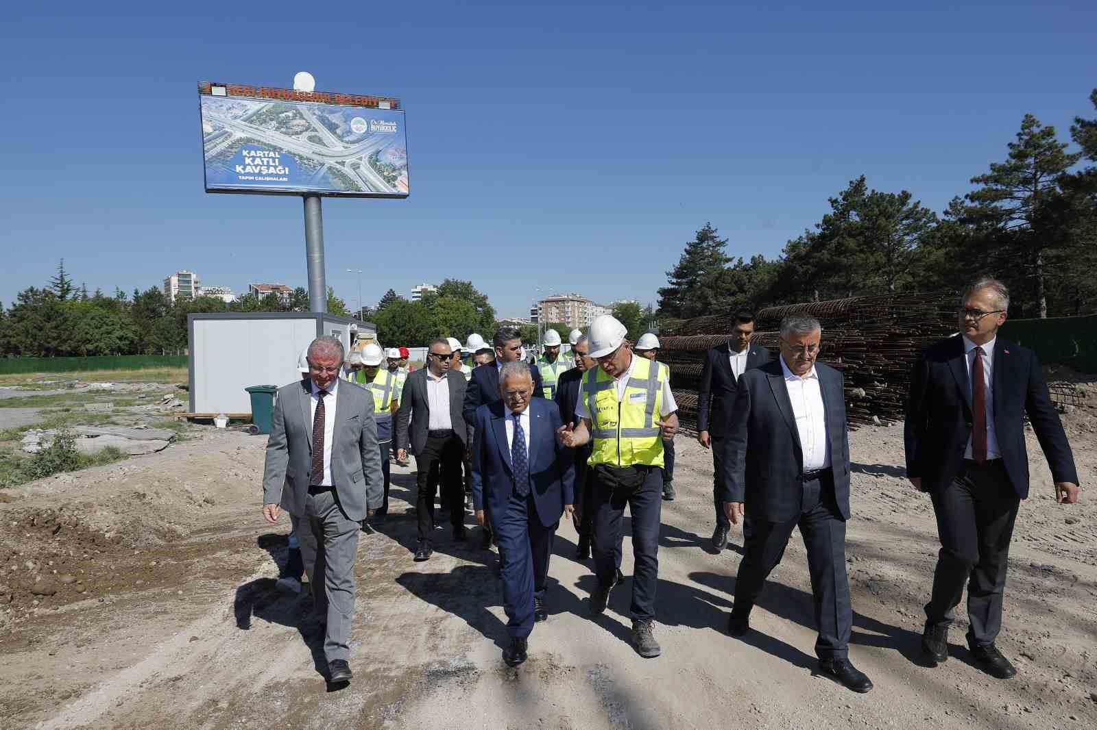 Kartal Katlı Kavşağı projesini inceleyen Başkan Büyükkılıç: "Yıl sonuna trafiğe açılacak"