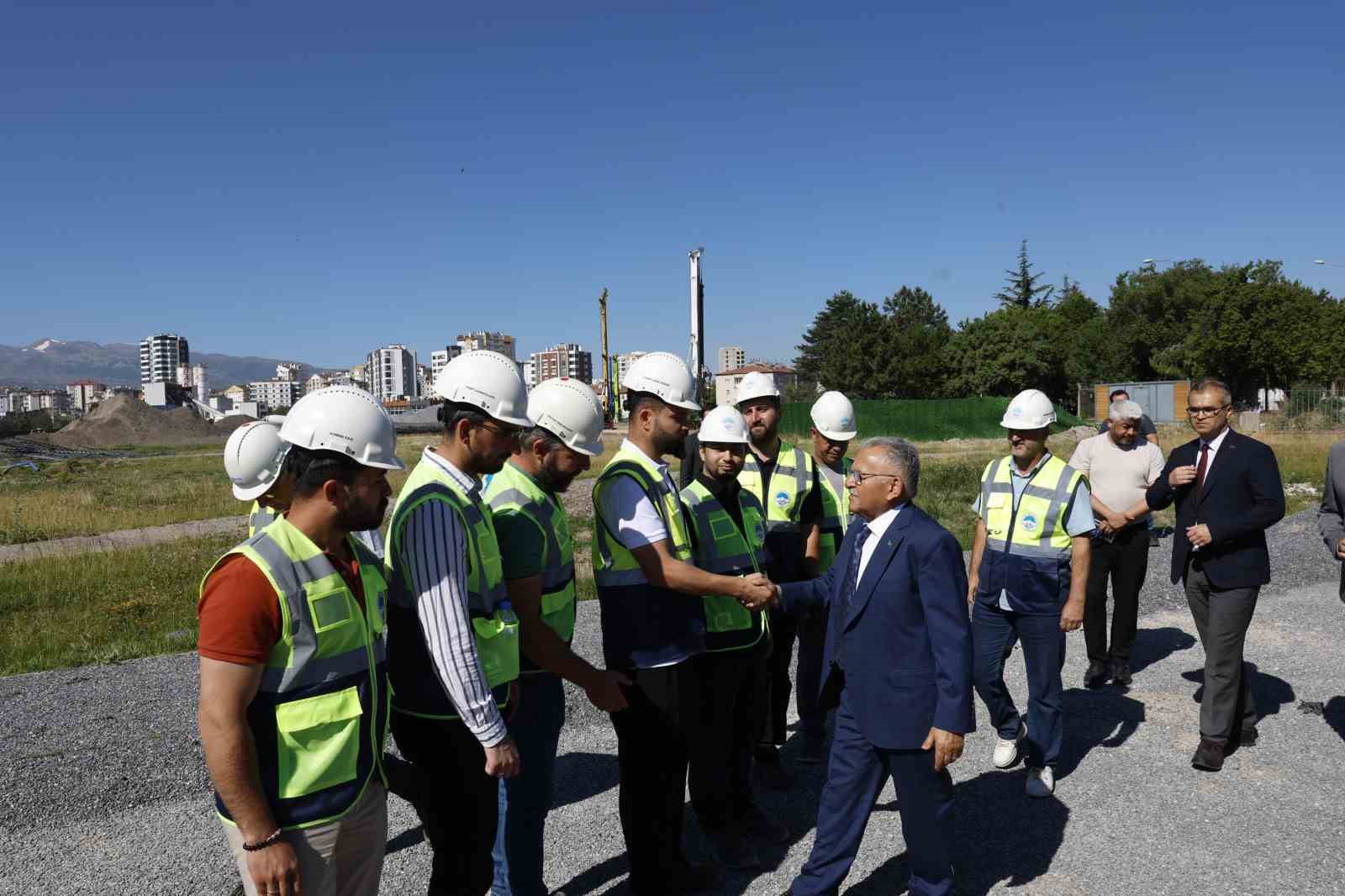 Kartal Katlı Kavşağı projesini inceleyen Başkan Büyükkılıç: "Yıl sonuna trafiğe açılacak"