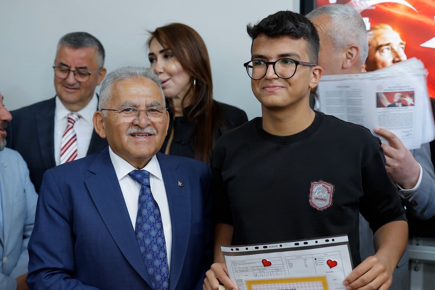 Kayseri’de protokol, öğrencilerin karne heyecanına ortak oldu
