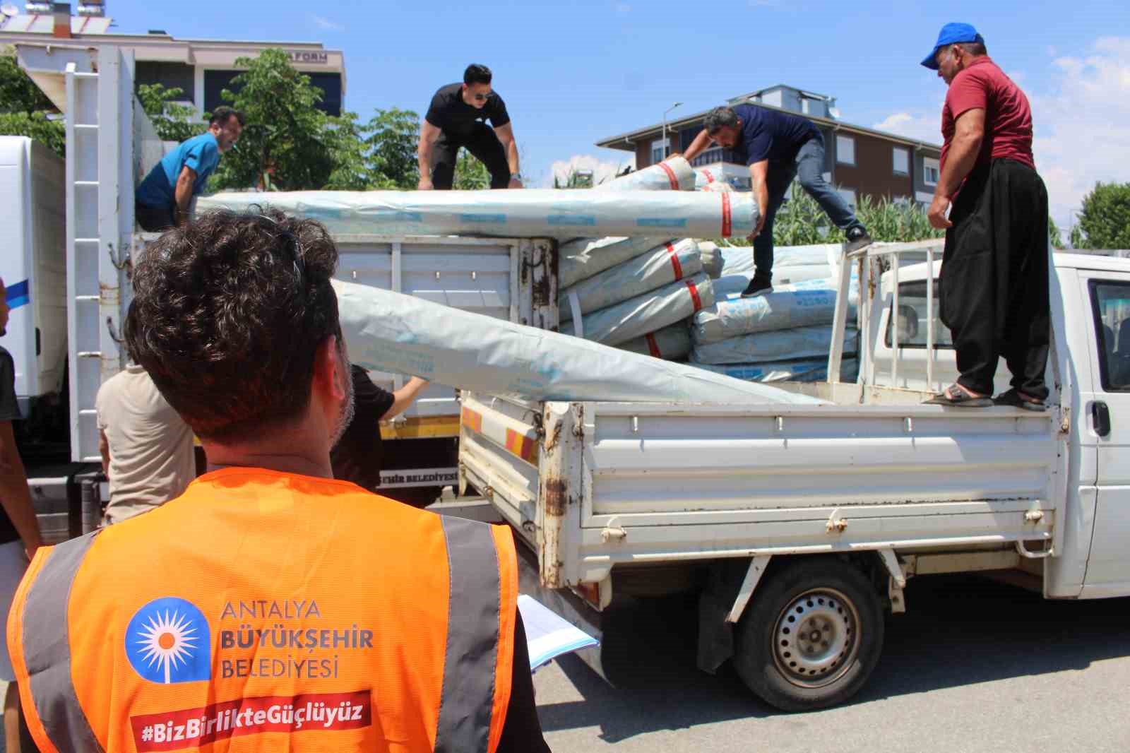 Büyükşehir’den Gazipaşalı üreticilere naylon desteği