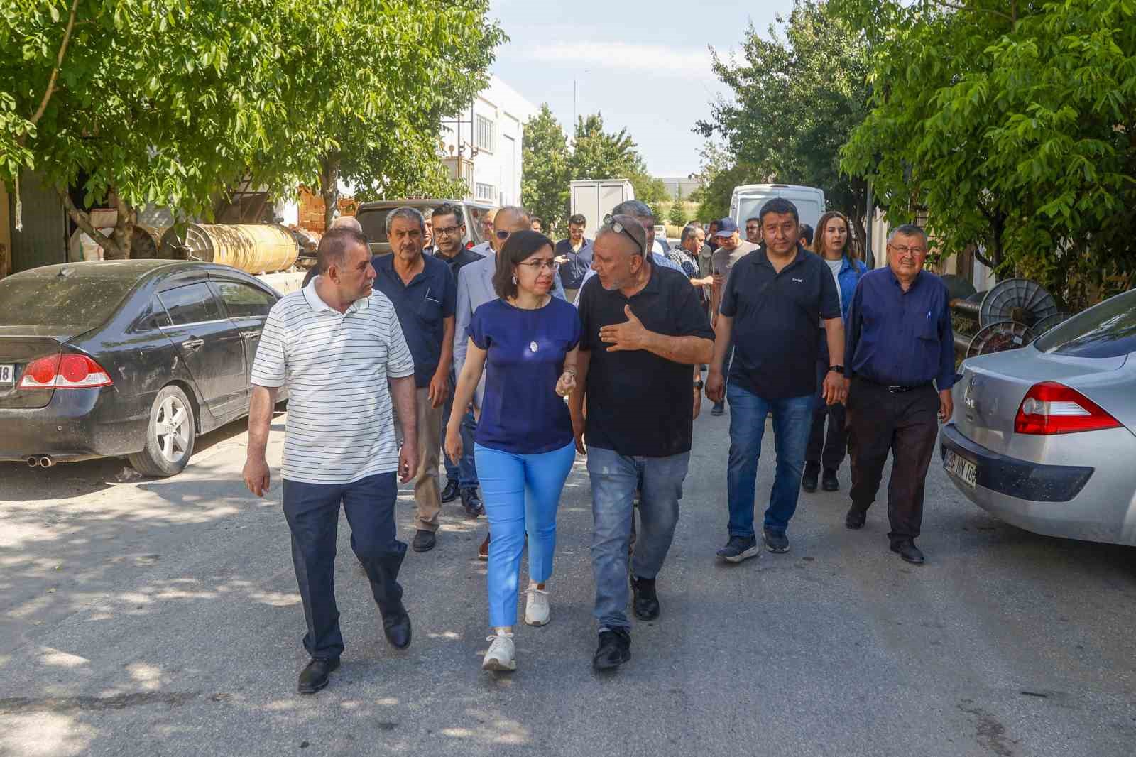 Başkan Vekili Özkan Dokumacılar Sitesi esnafını ziyaret etti