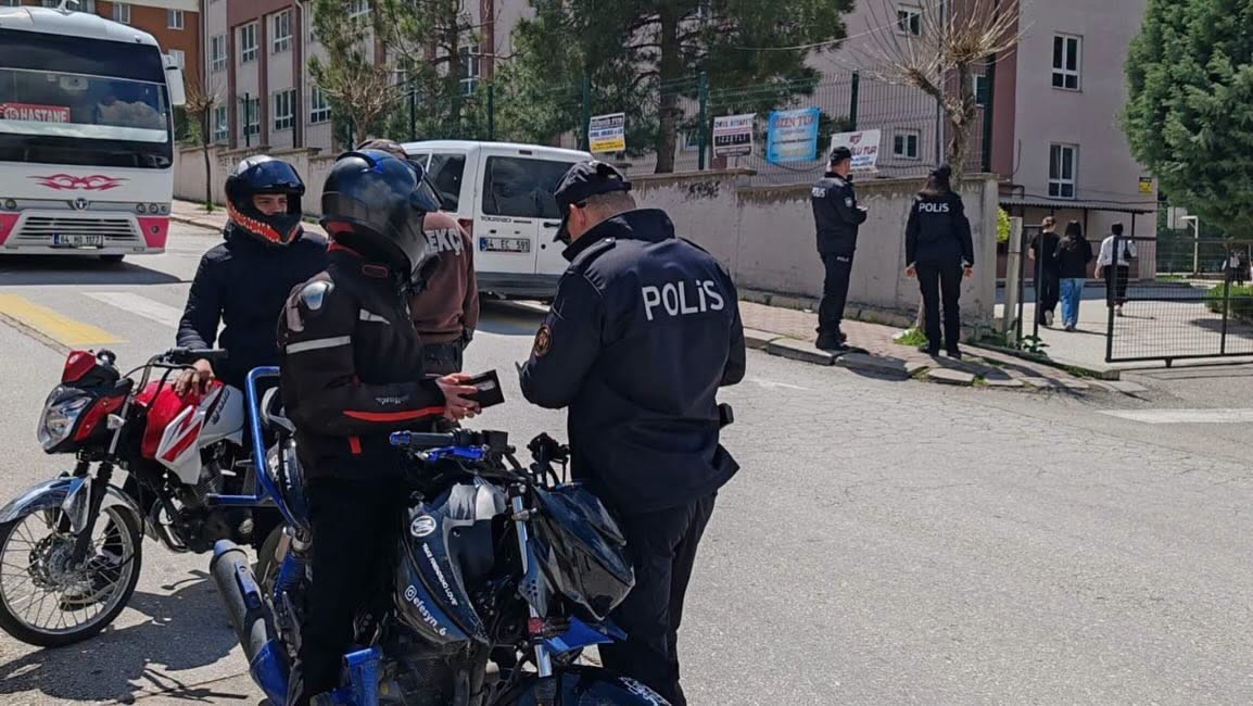 Uşak’ta okul çevrelerinde 20 bin 937 kişi sorgulandı