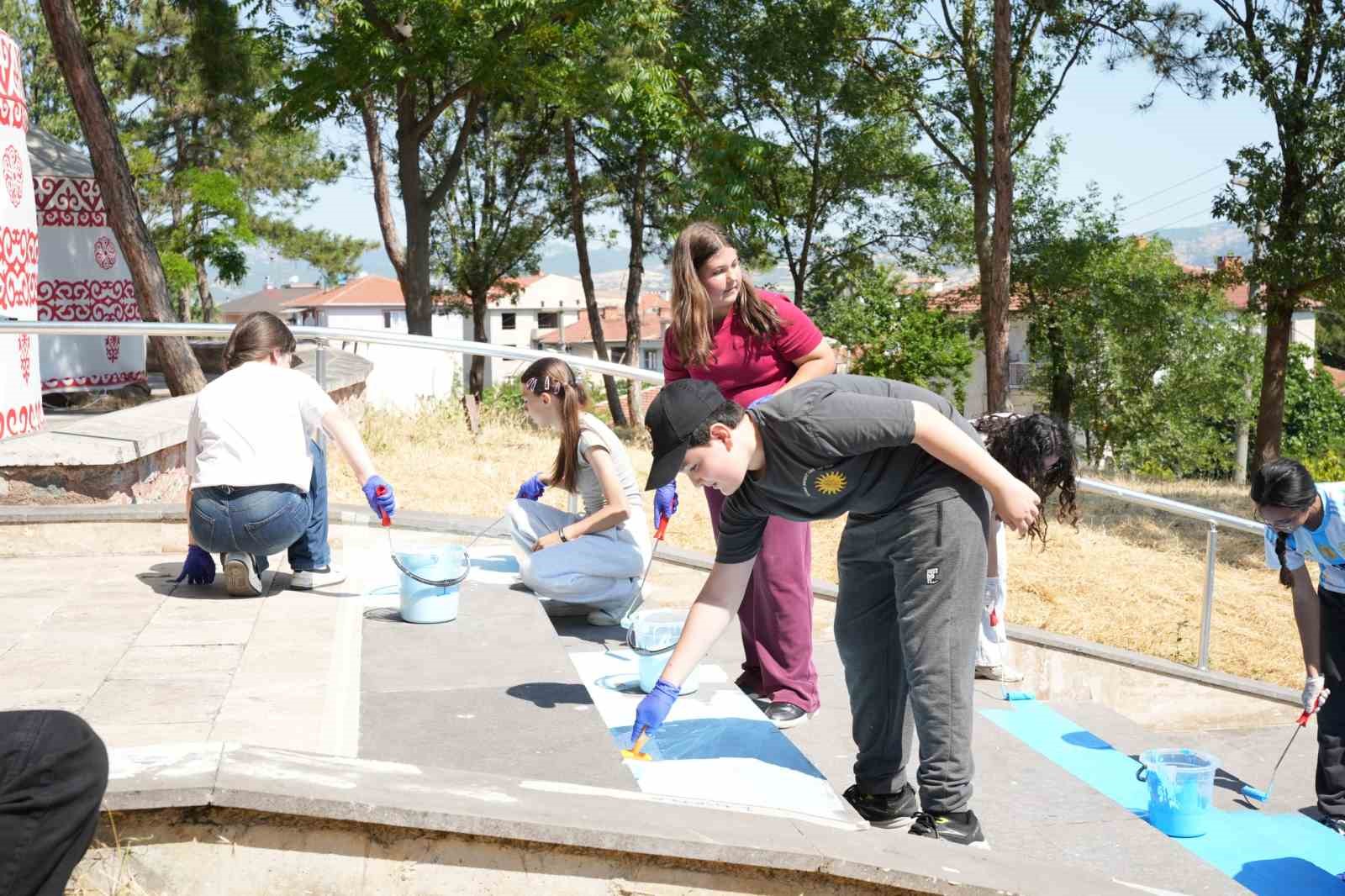 Minik ellerden Babasultan Parkı’na renkli dokunuş
