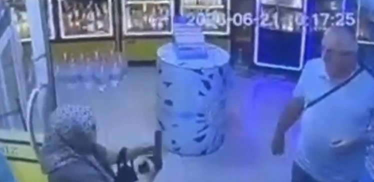 Boşanma aşamasındaki eşinin vurmak istediği adam silah tutukluk yapınca kurtuldu