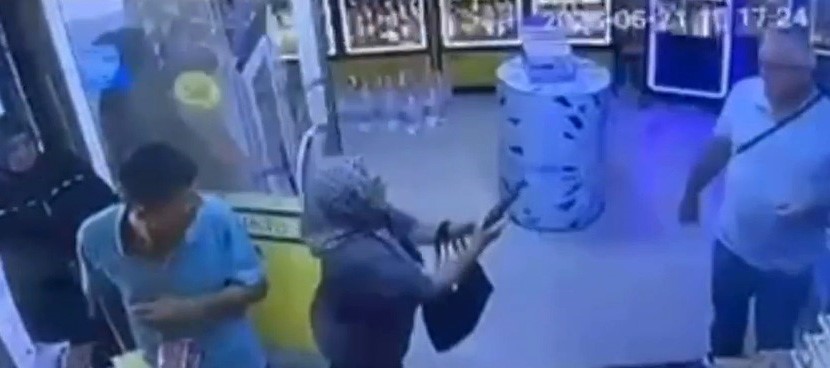 Boşanma aşamasındaki eşinin vurmak istediği adam silah tutukluk yapınca kurtuldu