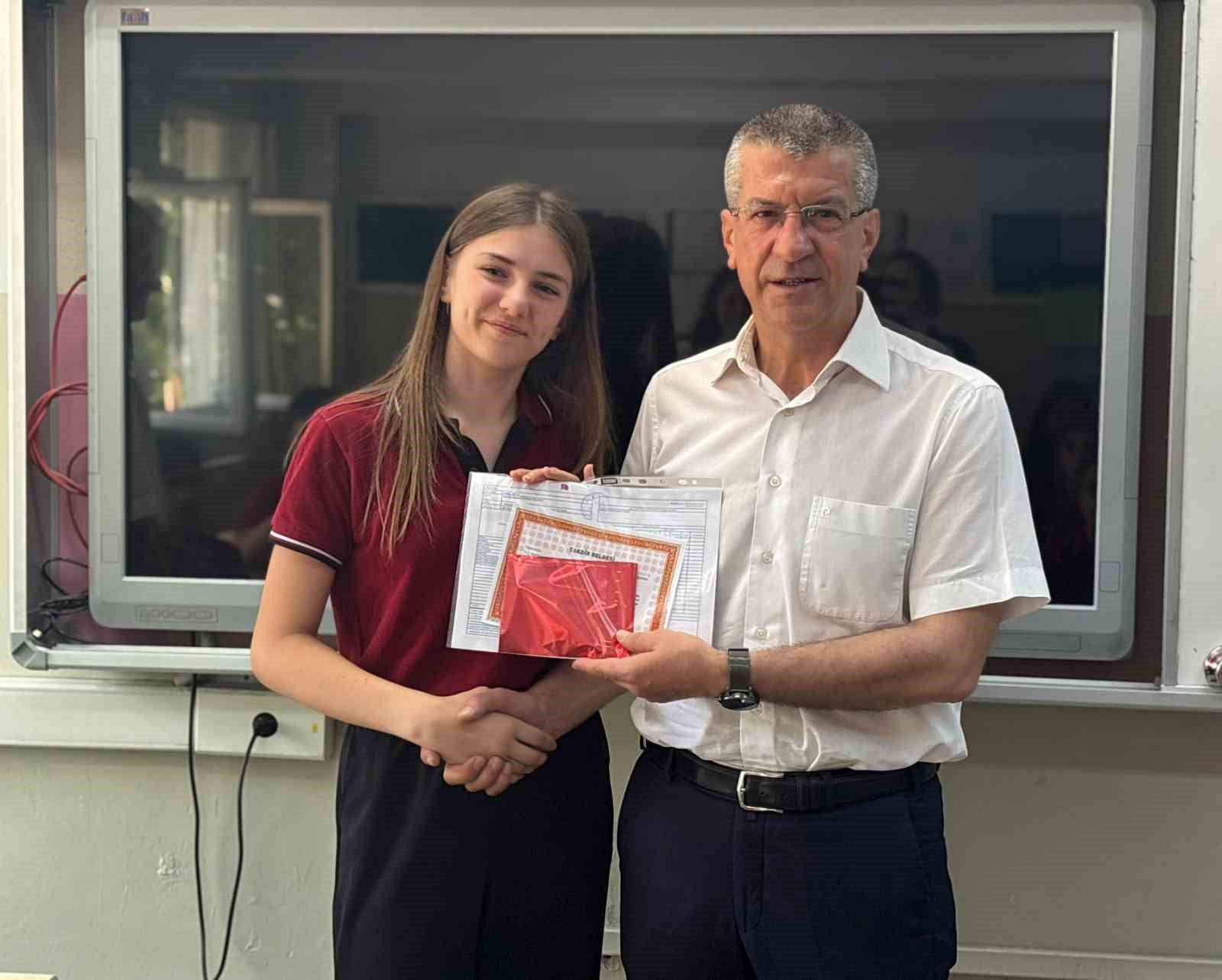 Kırklareli’de 53 bin 822 öğrenci karne heyecanı yaşadı