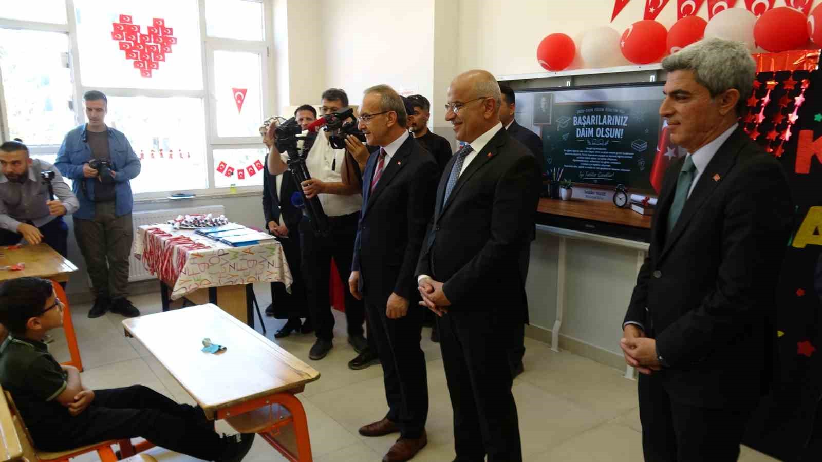 Malatya’da 147 bin 22 öğrenci karne heyecanı yaşadı